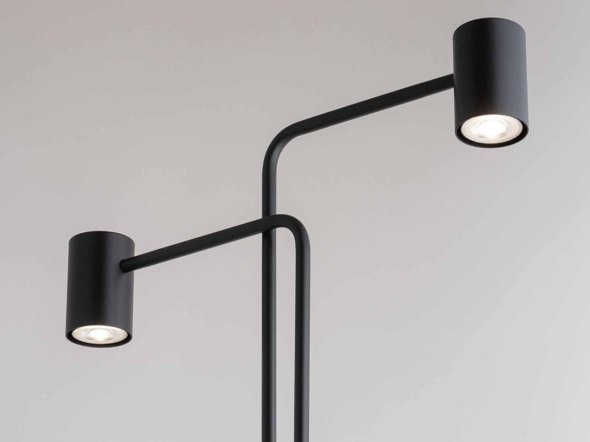 Schwarze Stehlampe Zylinder 162 cm E27 auffällig