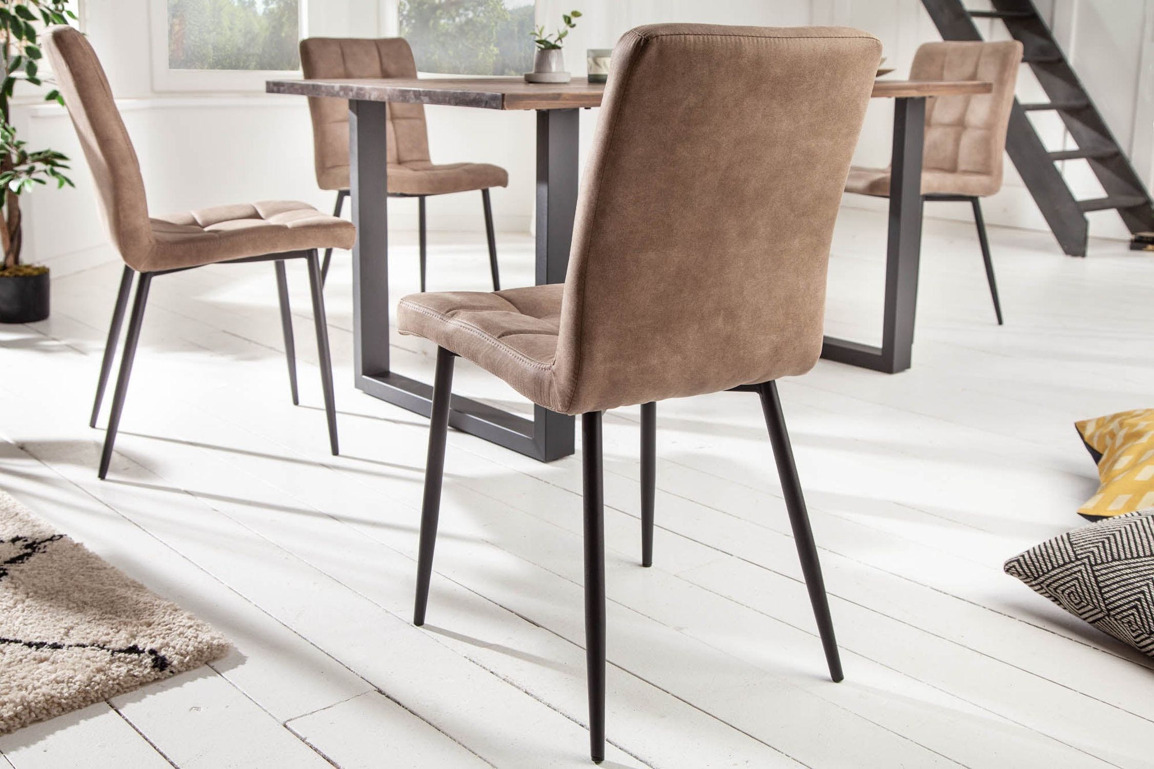 Innenarchitektur, Mobiliar, Fußboden, Stuhl, Esstisch