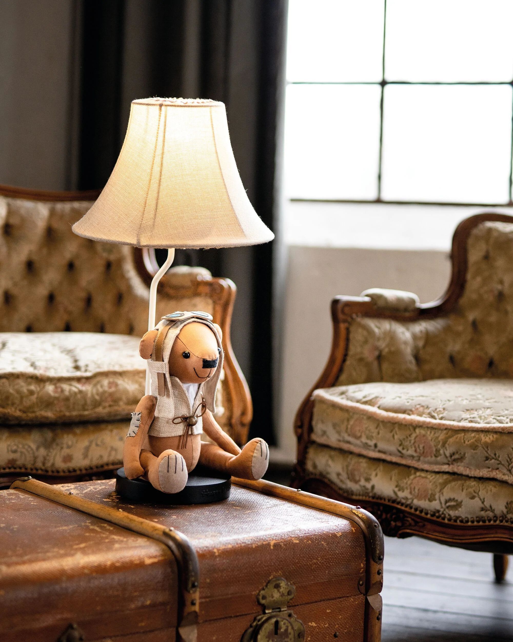 Lampe, Person, Tischlampe
