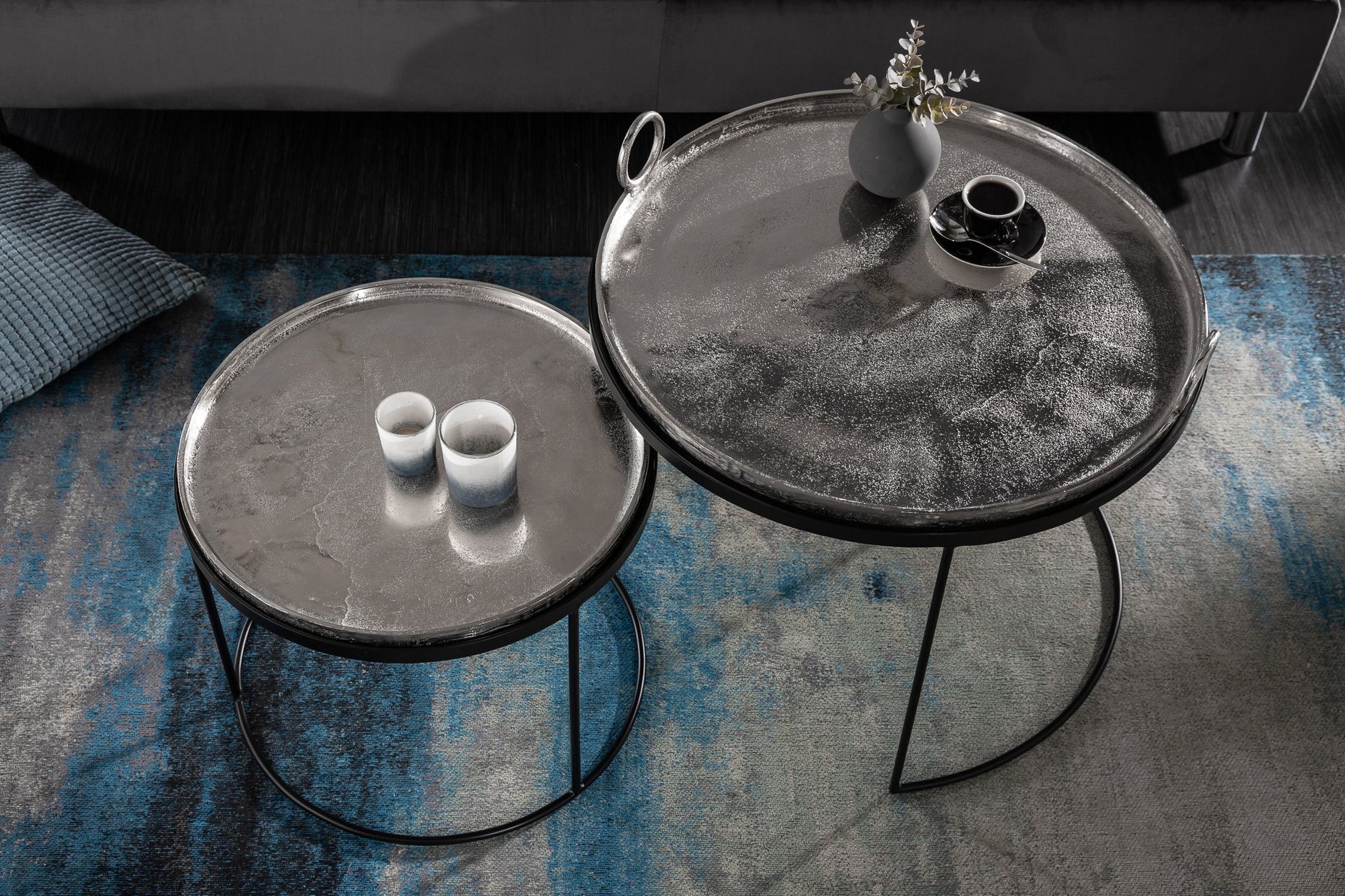 Beistelltisch 2er Set mit Tabletts Metall in Silber Schwarz Beistelltisch 2er Set mit Tabletts Metall in Silber Schwarz