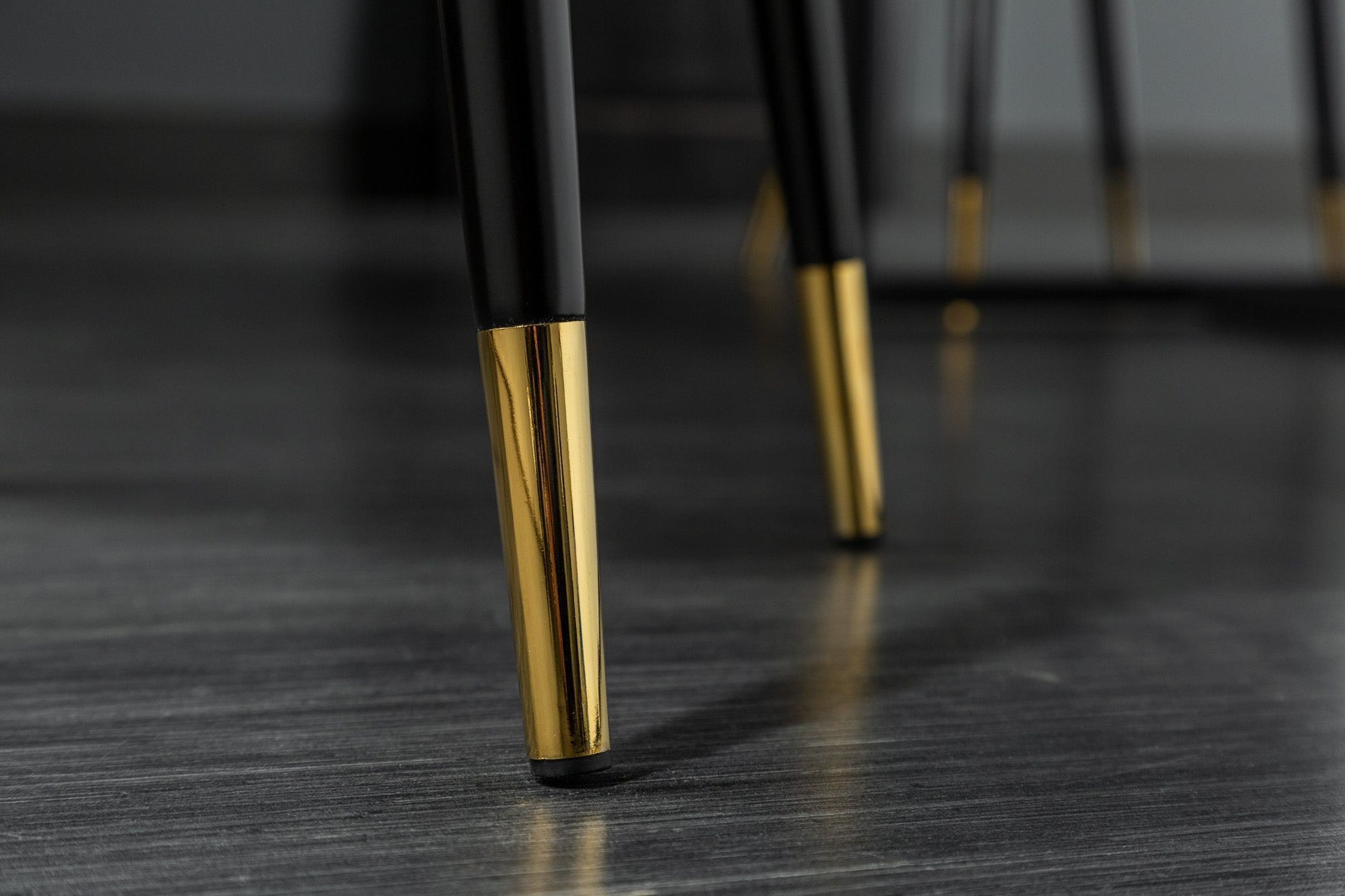 Esstischstuhl Samt Metall in Petrol Schwarz Gold mit Armlehne Esstischstuhl Samt Metall in Petrol Schwarz Gold mit Armlehne