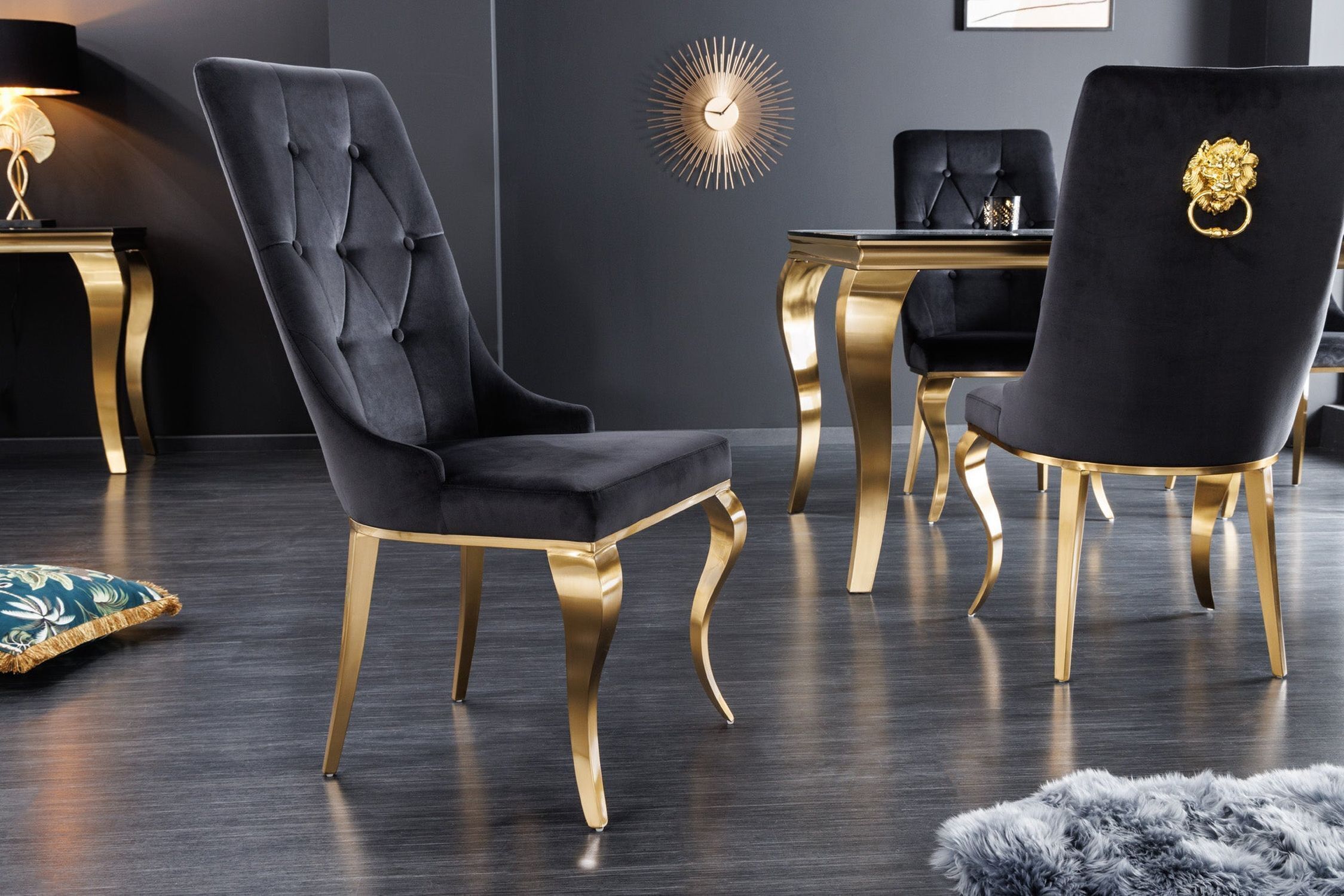 Esszimmerstuhl Samt Metall mit Griff Schwarz Gold Barock Stuhl, Mobiliar, Lampe, Fußboden, Innenarchitektur
