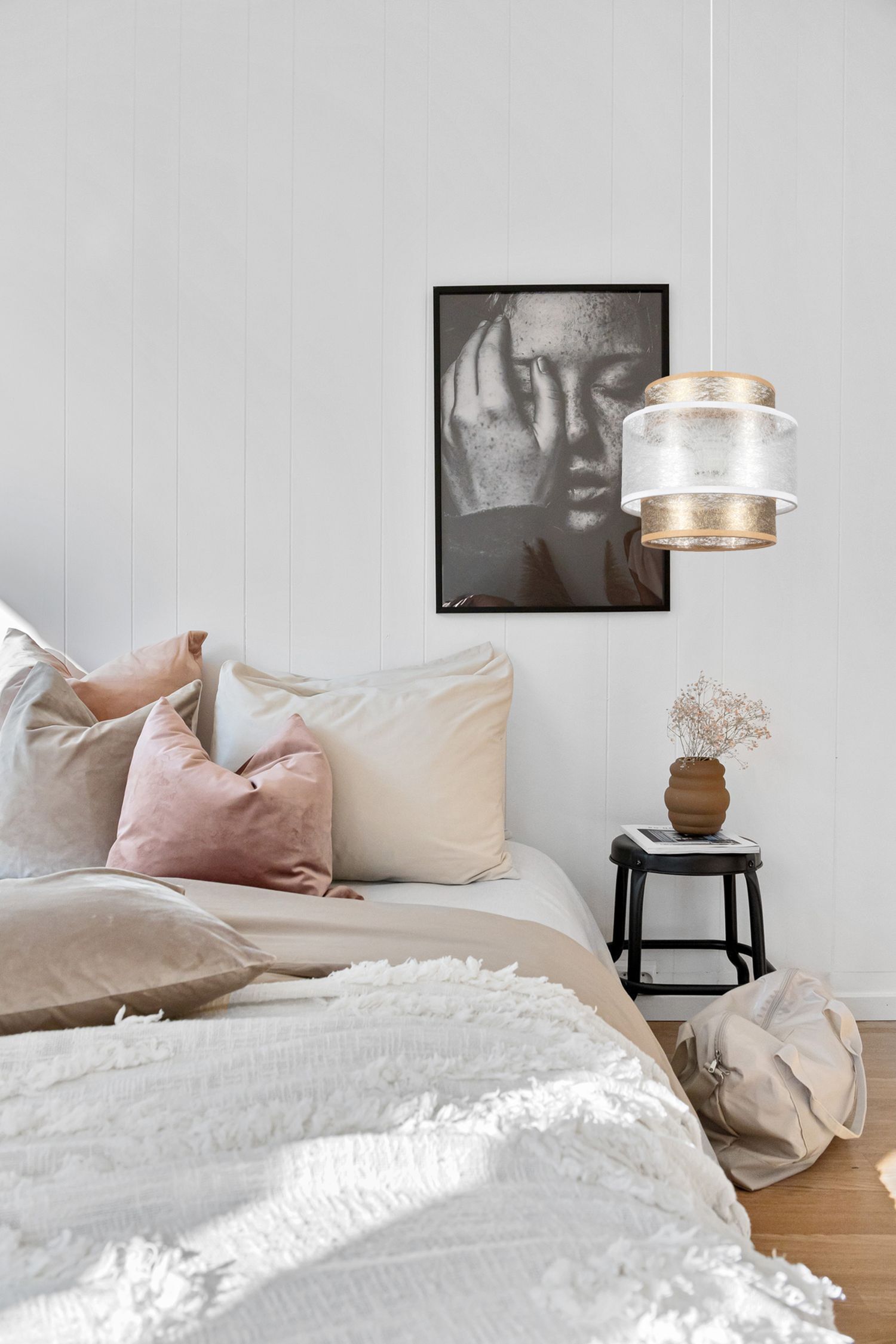 Bett, Kissen, Deko, Lampe, Wohnzimmer