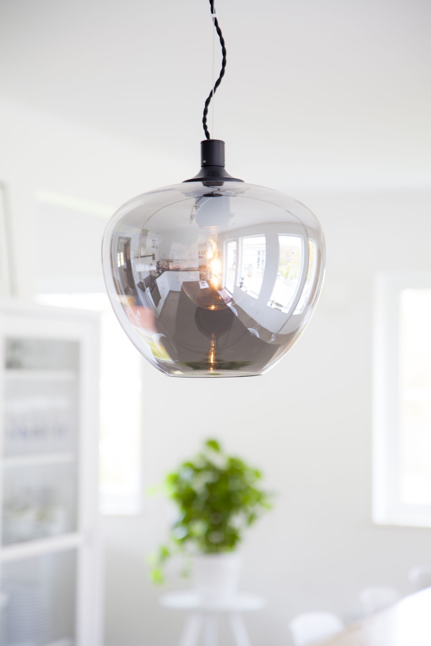 hängelampe, glaskuppel, pendelleuchte, transparent, wohnzimmer licht