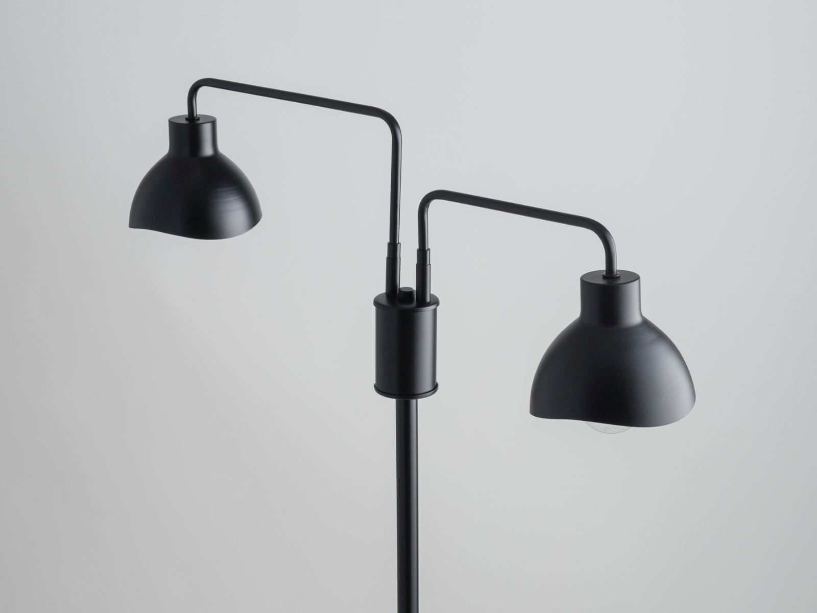 Schwarze Stehleuchte Metall Weiß groß 162 cm E27 Lesen