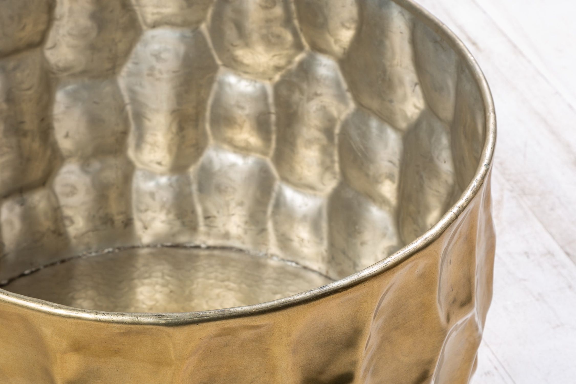 Couchtisch Aluminium in Gold 53 x 53 cm Handarbeit