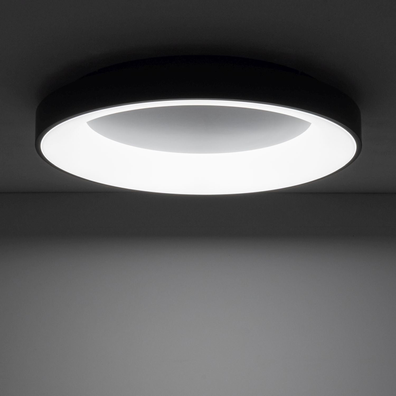 Runde LED Deckenlampe Schwarz 4000 K wohnlich blendarm