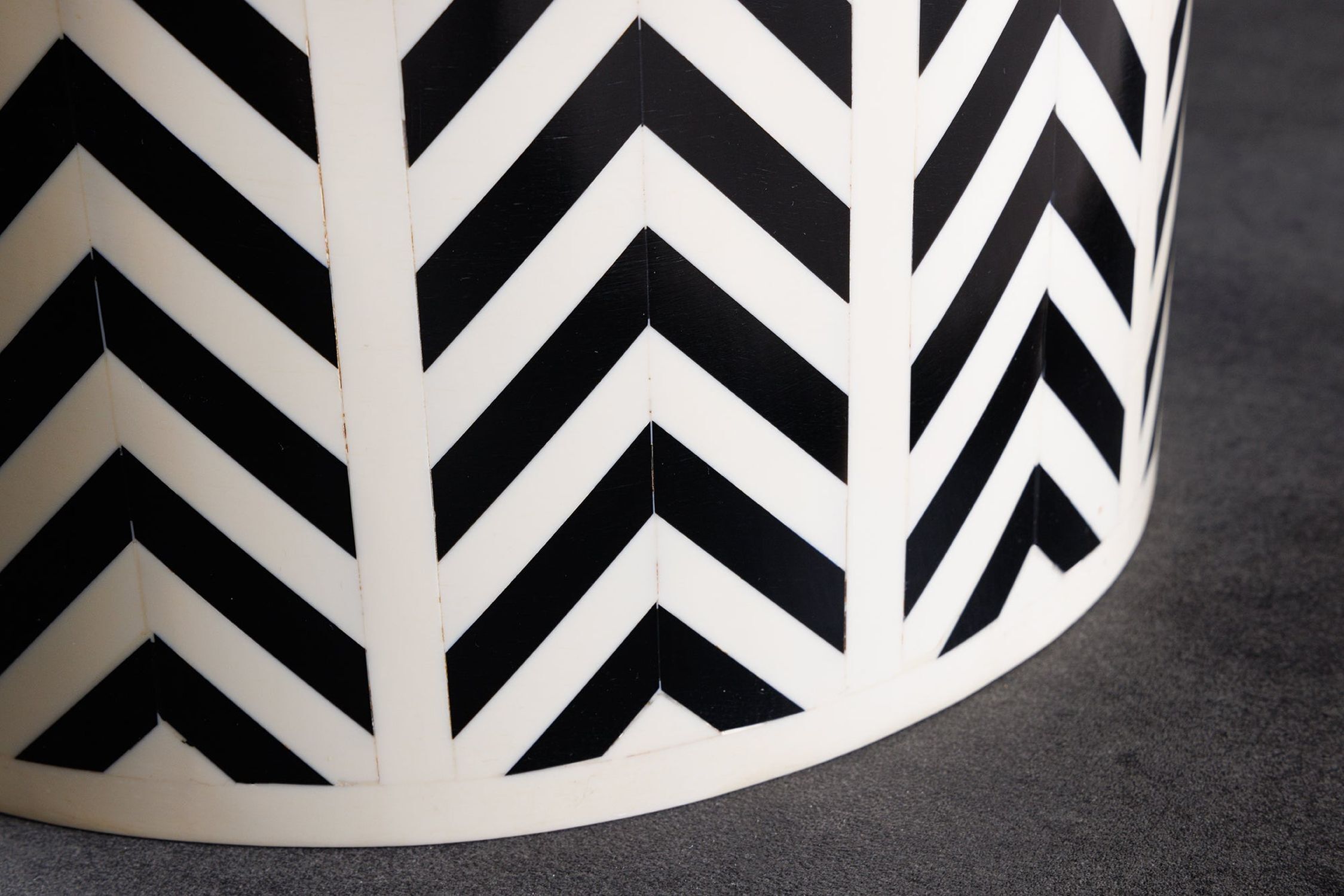 Beistelltisch Schwarz Weiß 35 x 35 cm Handarbeit Moebel, Tabelle, Lampe