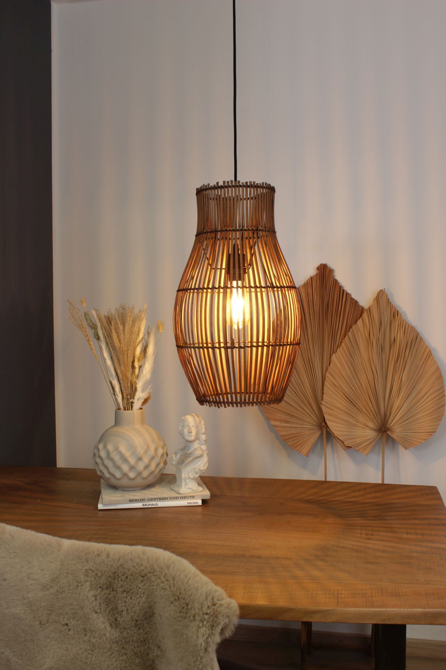 Lampe, Innenarchitektur, Tabelle, Tischplatte, Holz
