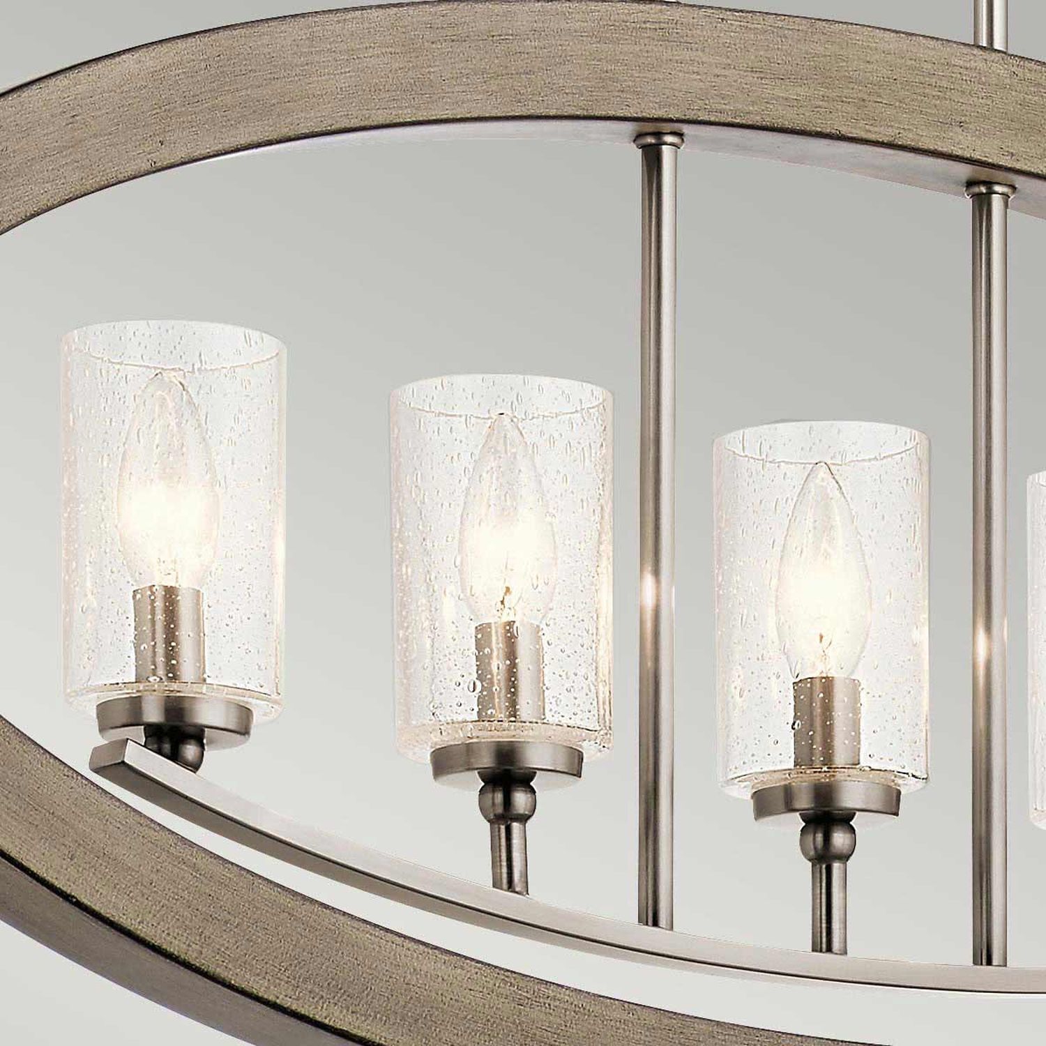 helle lampe, pendelleuchte, gläserne schirme, metallrahmen, vier lichtquellen