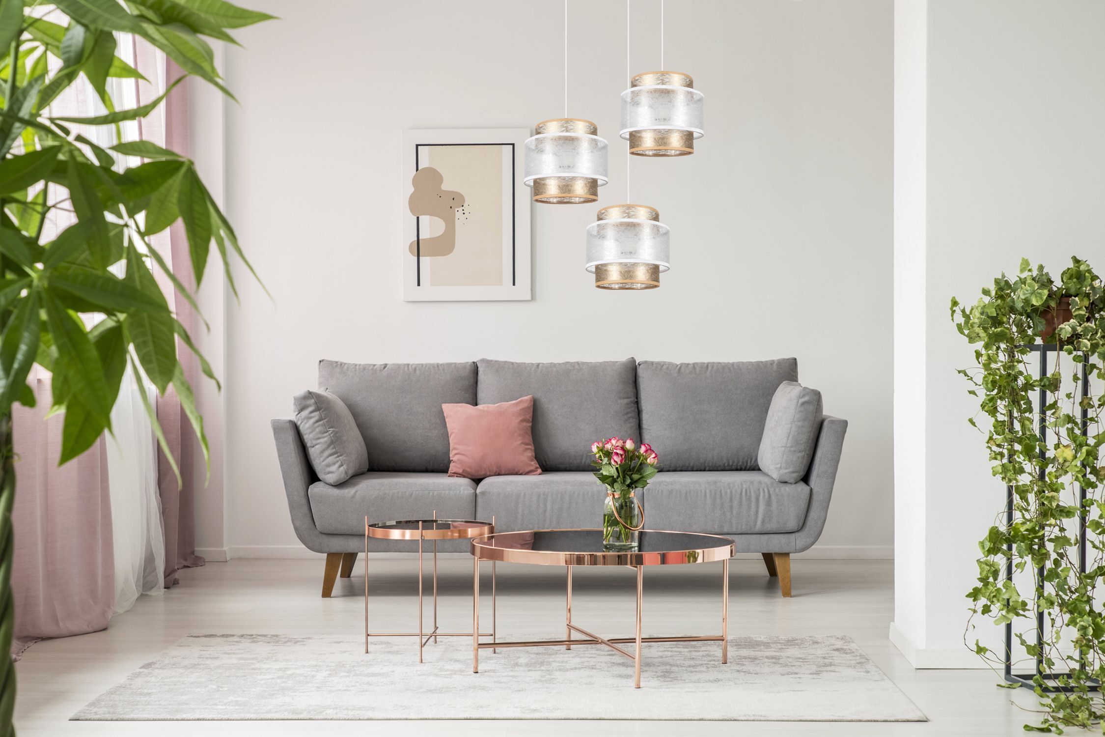 wohnzimmer, sofa, grau, wohnaccessoires, tischset-rose-gold