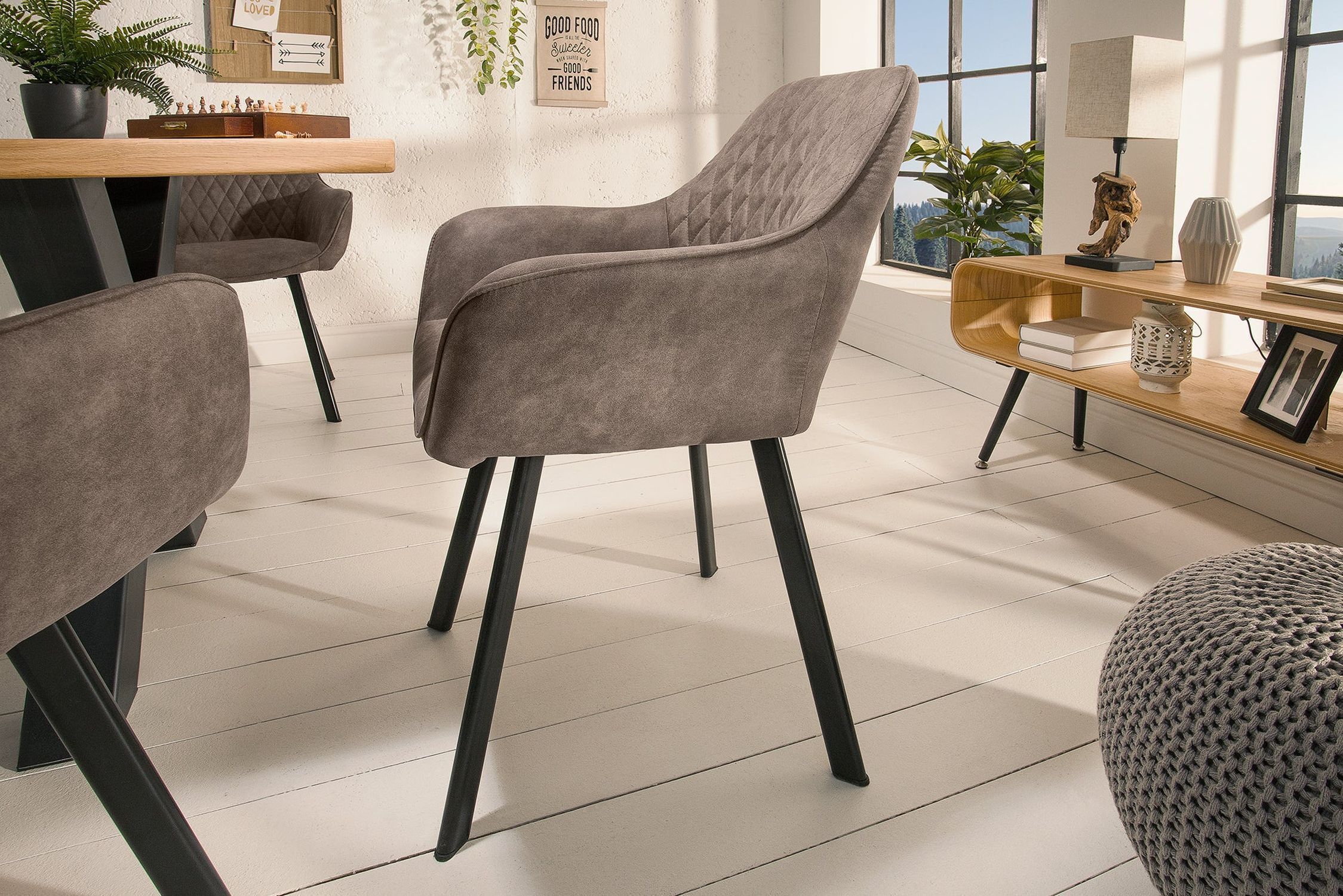 Esszimmerstuhl Retro Taupe Schwarz Stoff Metall mit Armlehne Fußboden, Mobiliar, Drinnen, Innenarchitektur, Stuhl