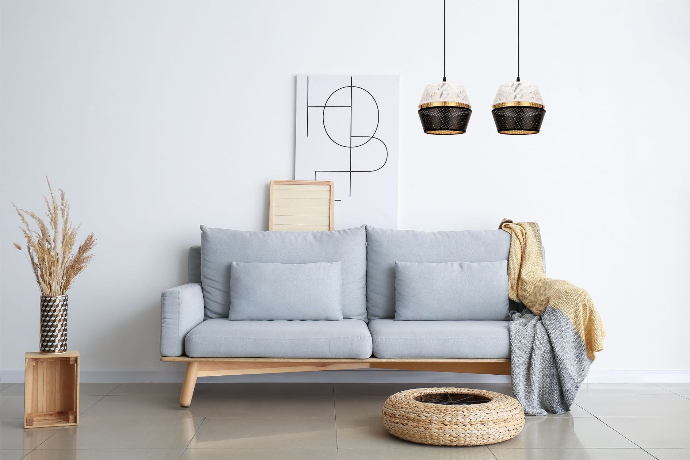 Lange Pendelleuchte 2-flammig Metall Schwarz Weiß Gold Dekoration für Zuhause, Couch, Kissen, Innenarchitektur, Wohnzimmer