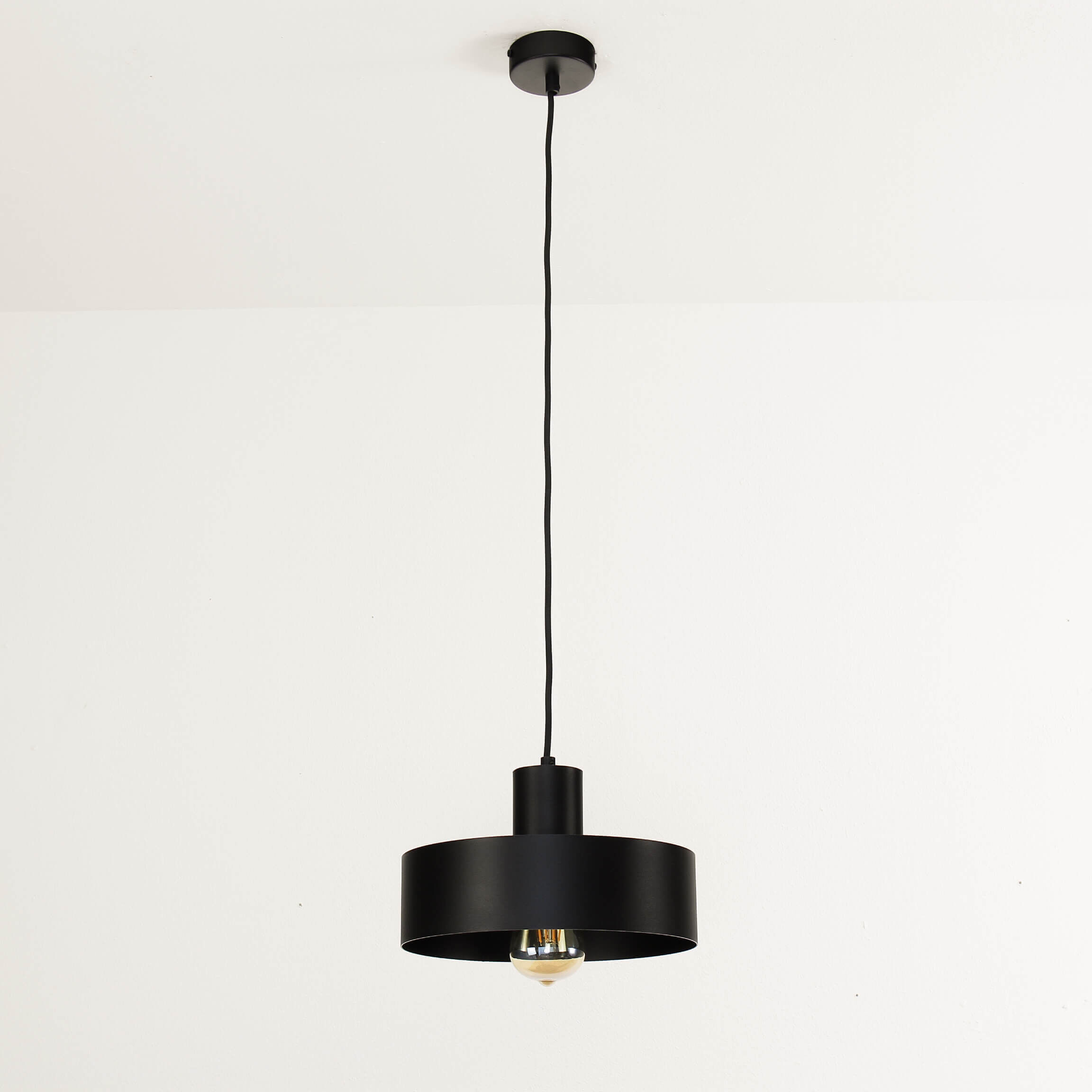 Stilvolle Pendellampe Schwarz Retro Schirmform