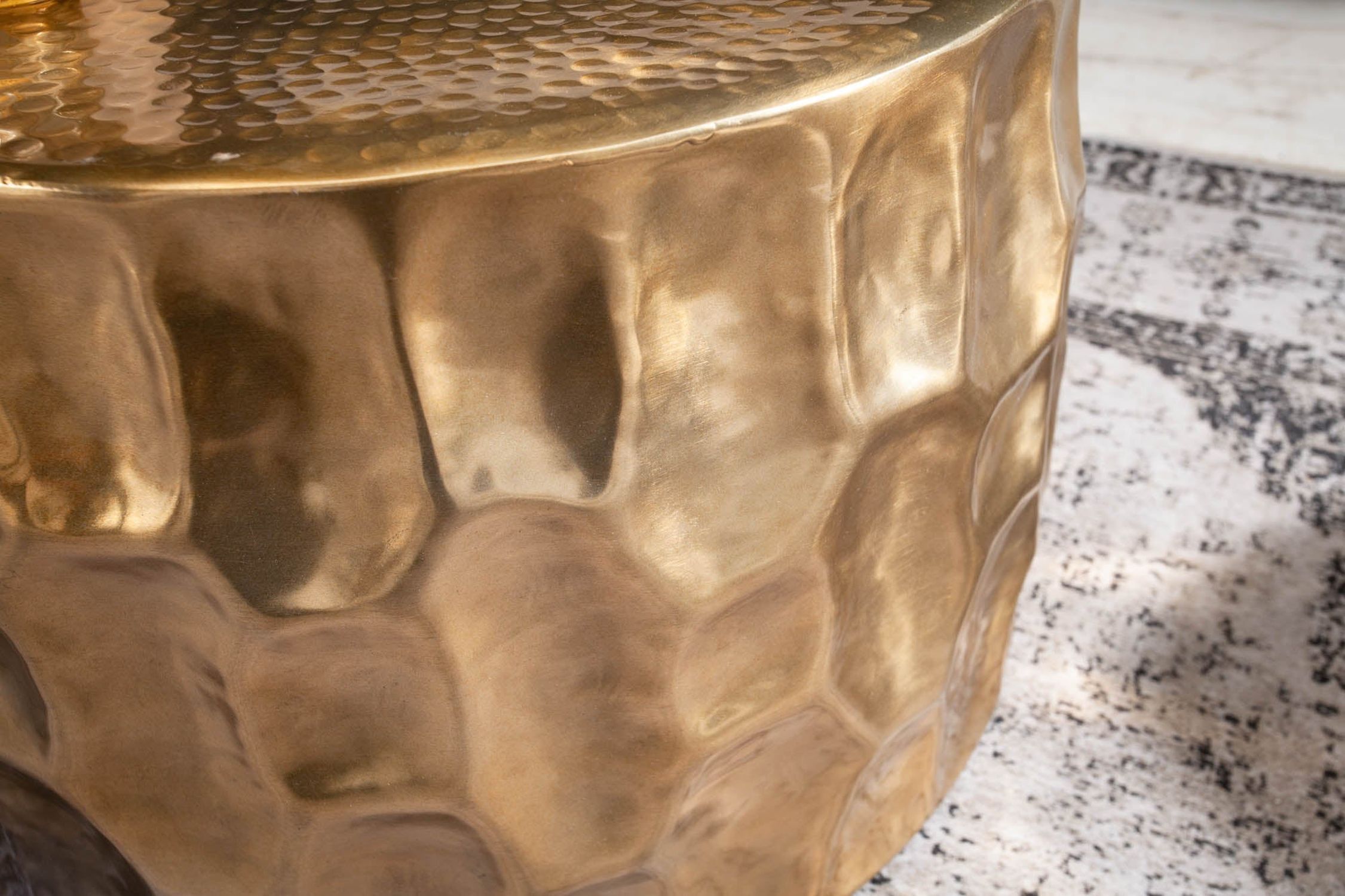 Couchtisch Aluminium in Gold 53 x 53 cm Handarbeit