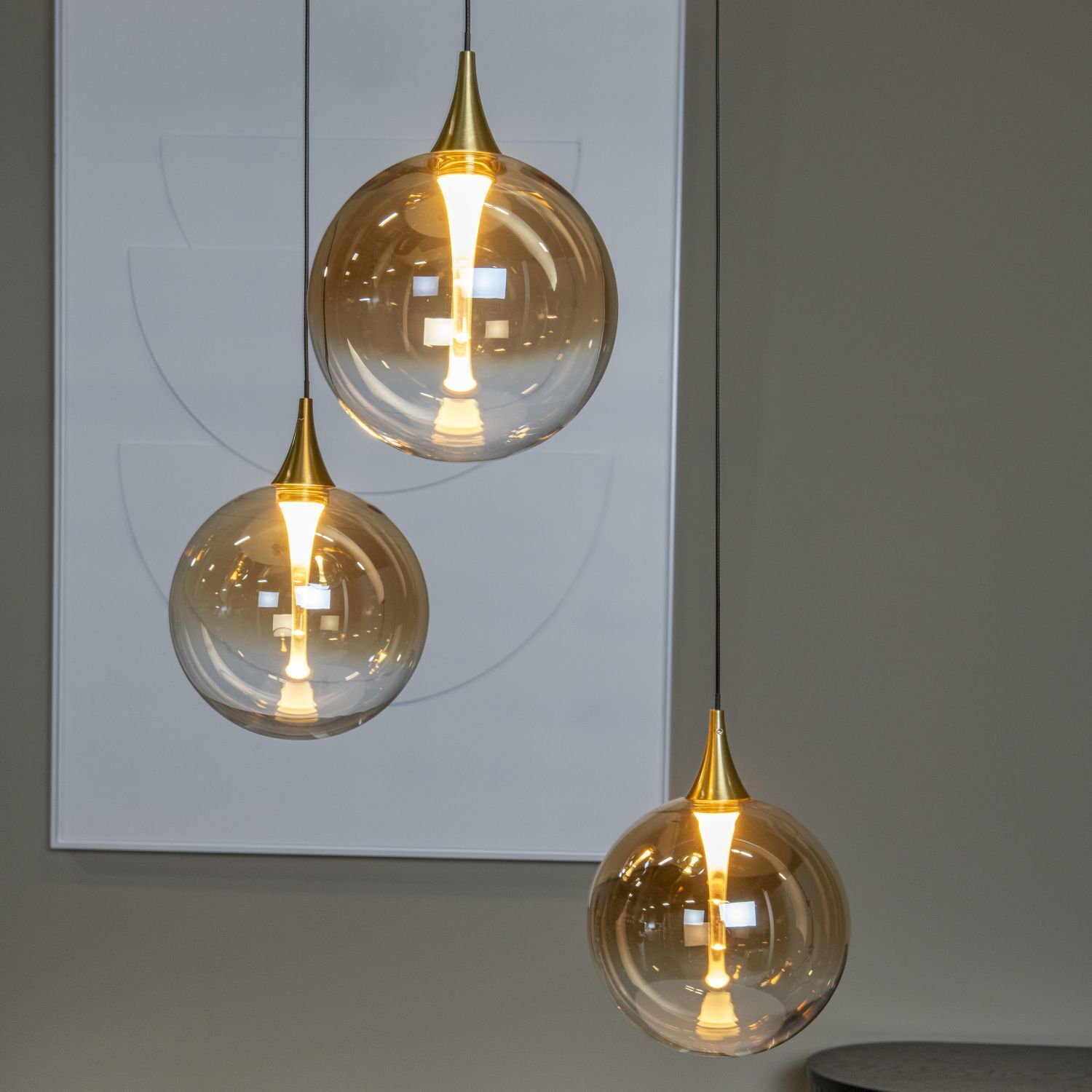 Hängelampe, Glasball, LED-Lampe, Goldakzent, Pendellampe