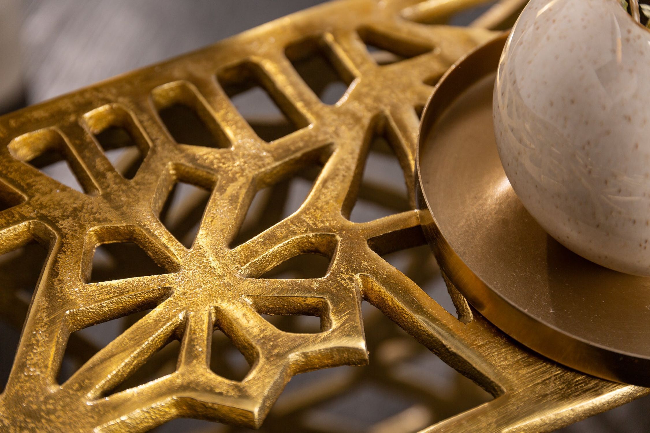 Couchtisch Metall in Gold 60 x 60 cm Handarbeit Gold, Kreuz, Symbol, Maschine, Rad