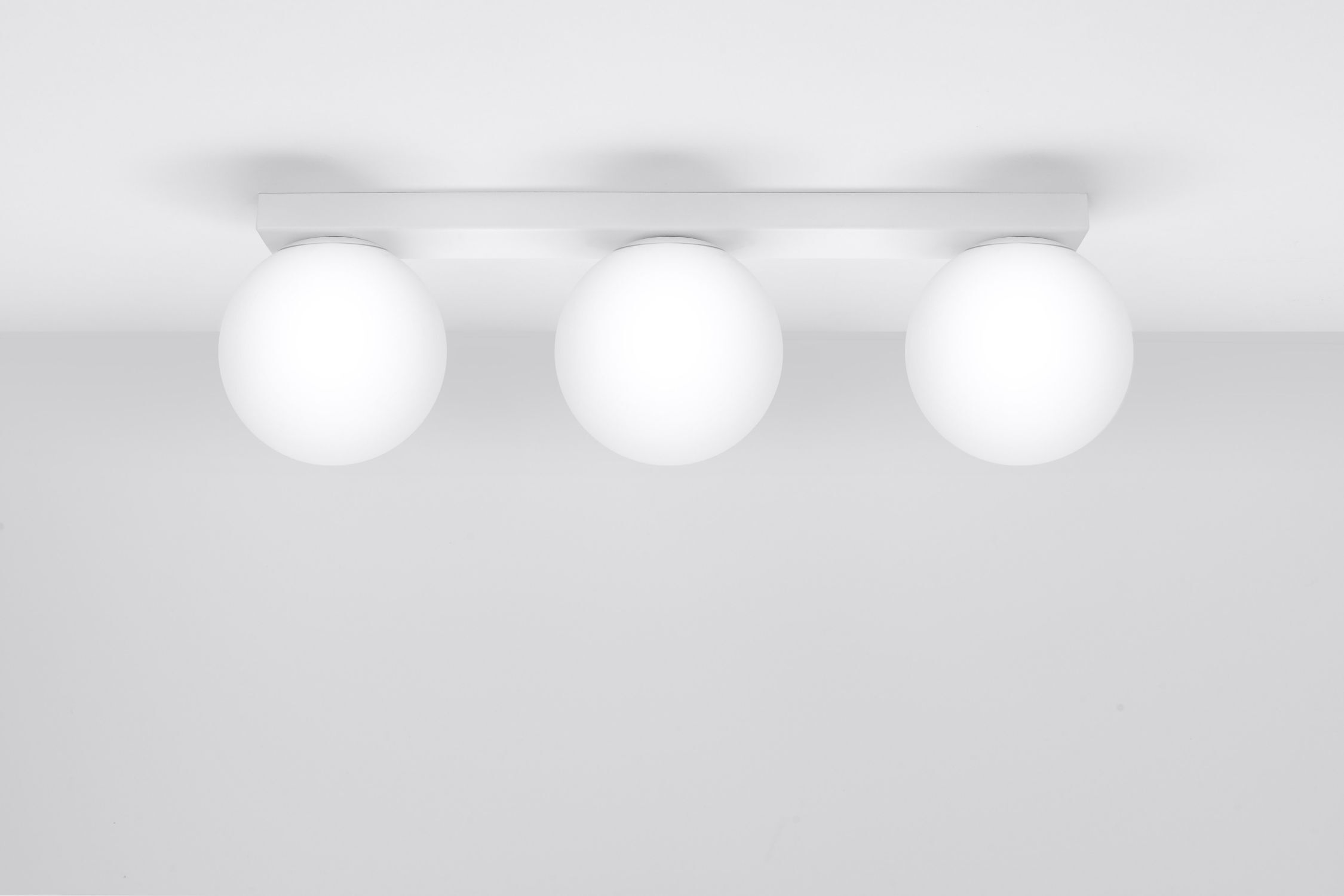 Deckenleuchte Weiß 50 cm lang Glas Metall 3-flammig G9