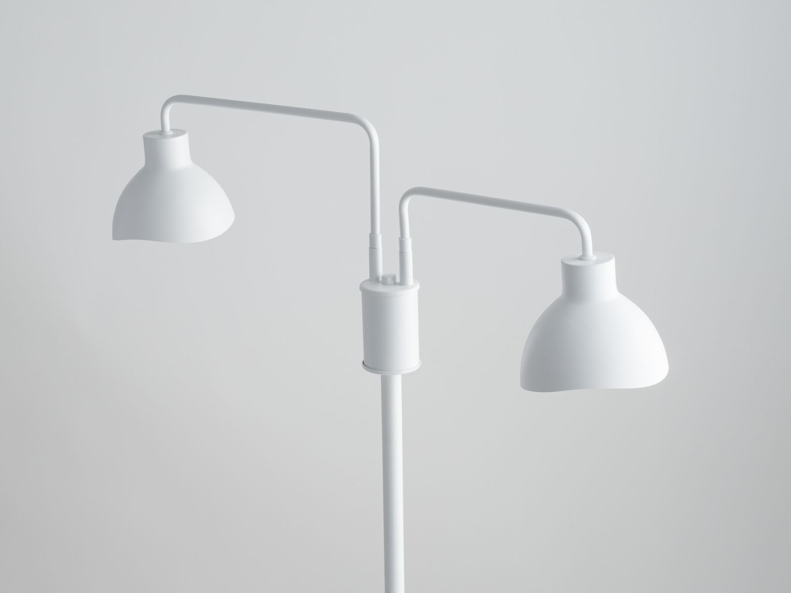 Stehlampe 2-flammig Weiß Metall Lesen E27 162 cm hoch