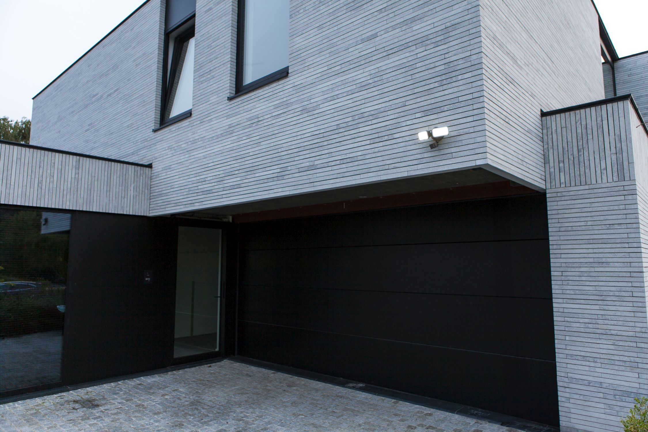 Garage, Drinnen