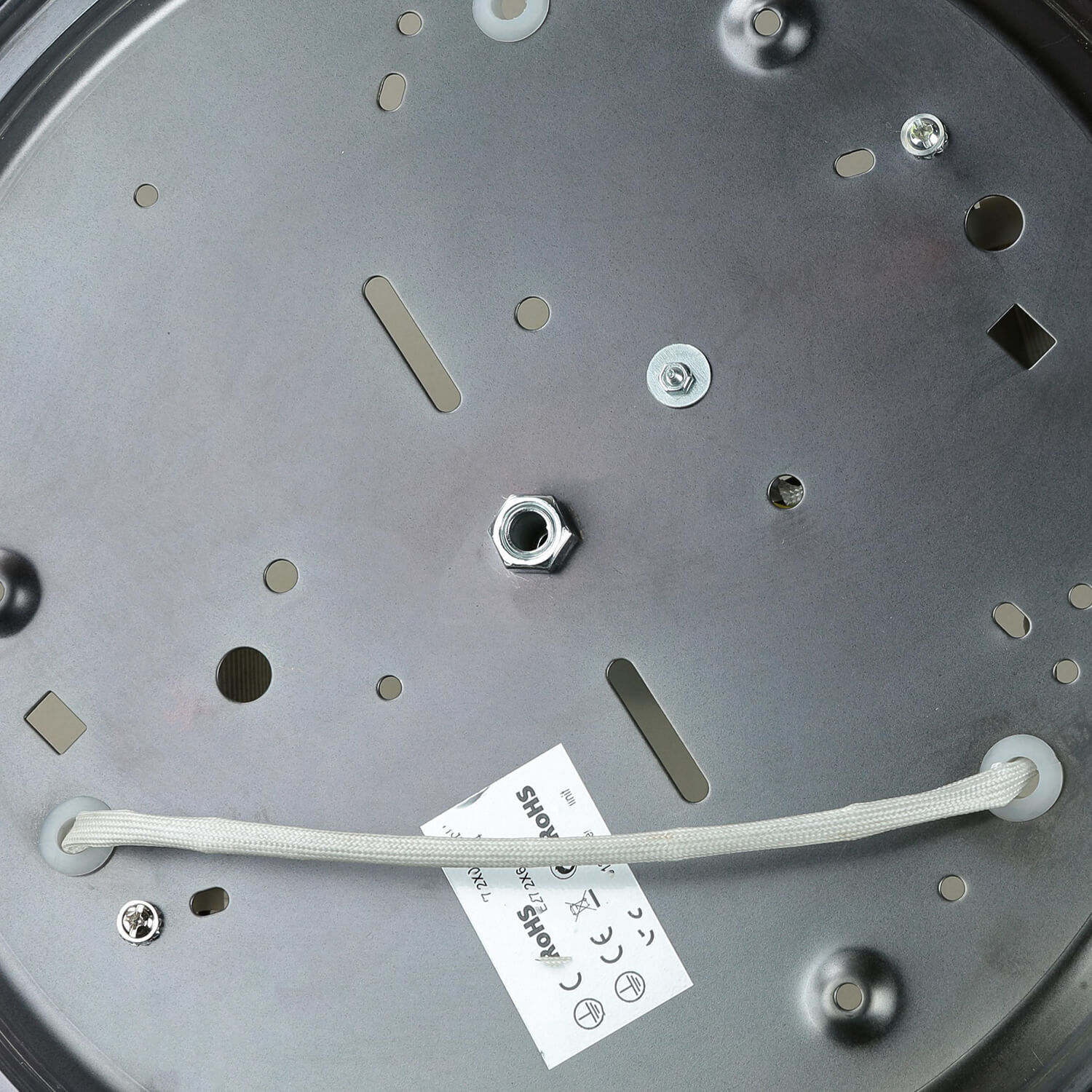 Metallplatte, Zentralmutter, Netz-/Kabel, Schraubenlöcher, Belüftungslöcher