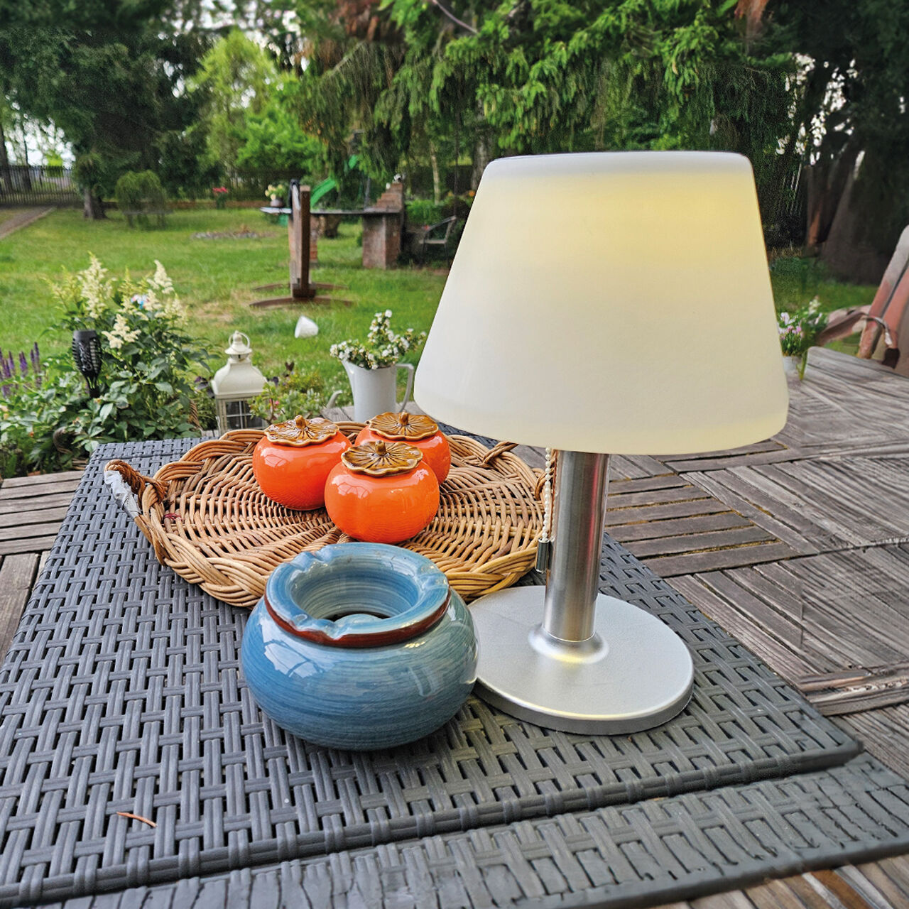 Tischlampe, Tischdeko, Porzellanschüssel, Korb aus Weide, Dekoration Set