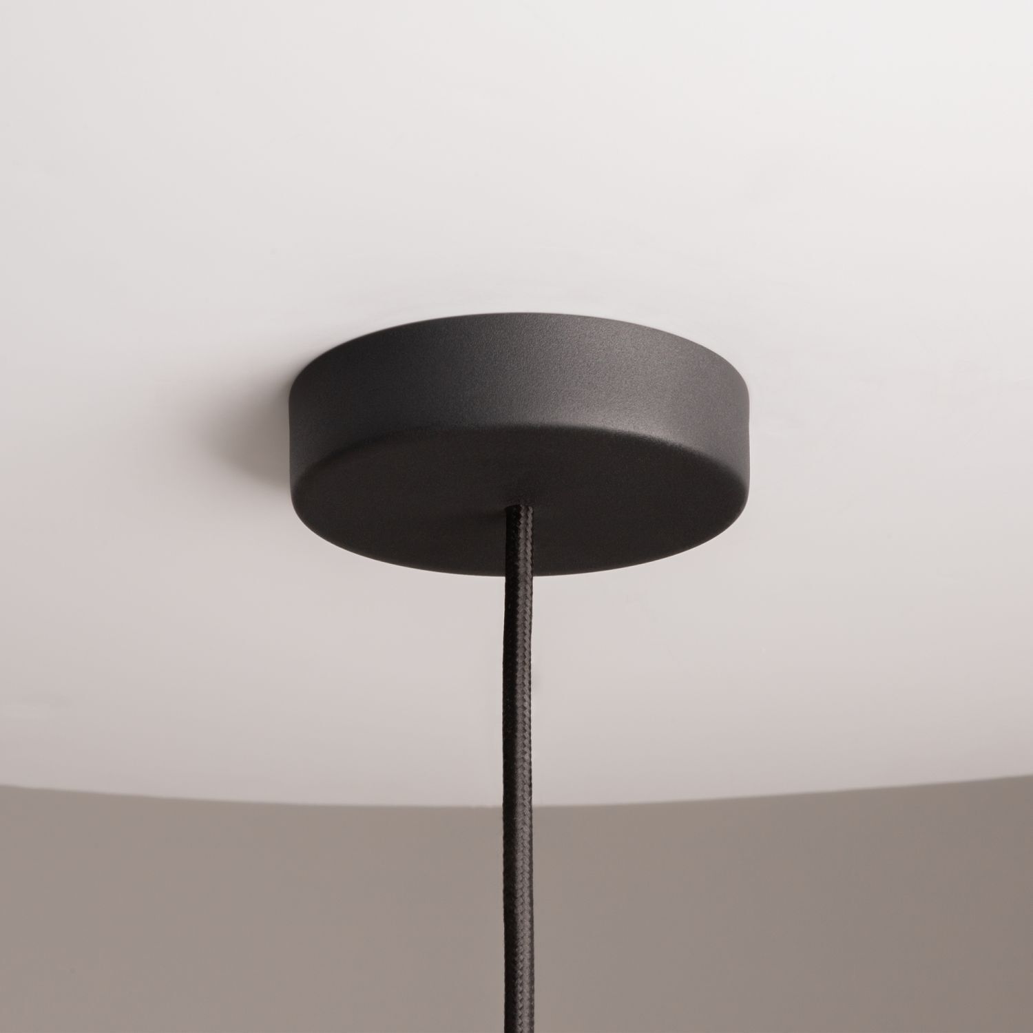 Pendelleuchte Metall Glas G9 rund D: 30 cm Schwarz Weiß