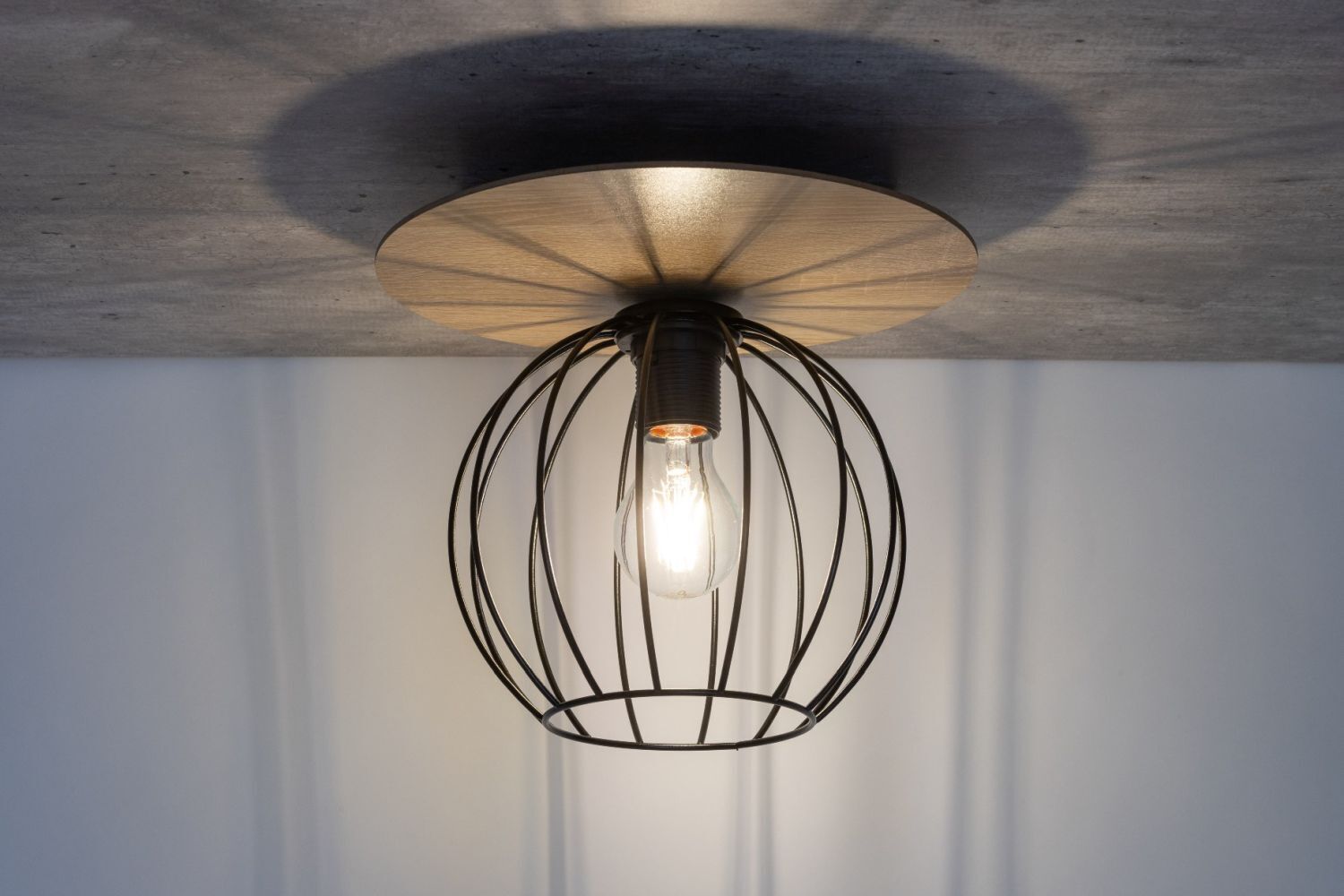 Deckenlampe Schwarz Natur E27 Holz Metall Kugelschirm