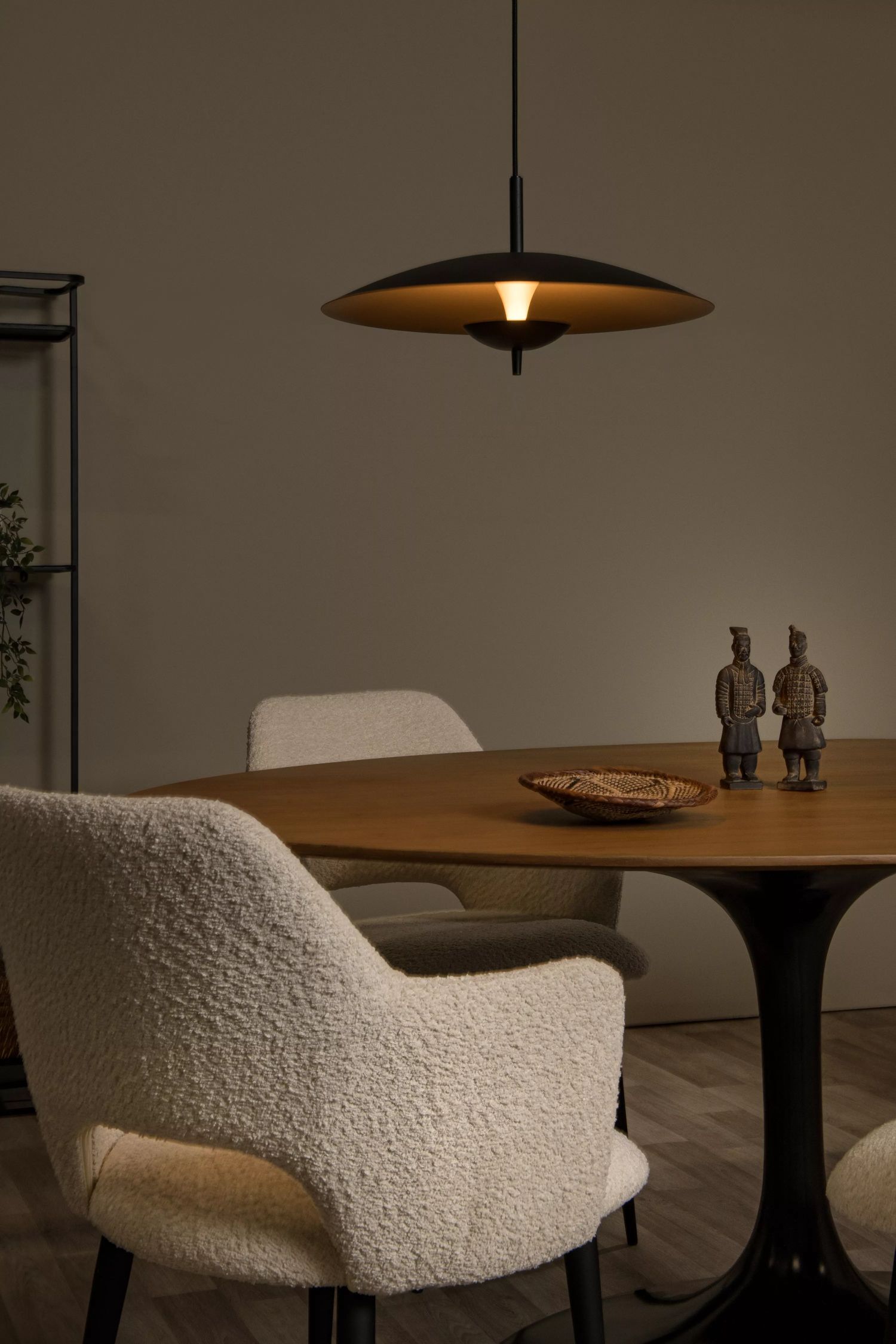 Esszimmer, Esstisch, Tisch, Tischplatte, Lampe