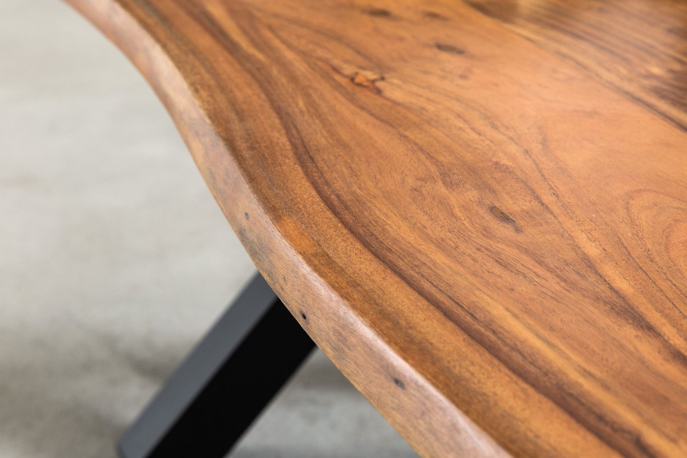 Couchtisch 120 x 60 cm Baumkante x -Beine Industrial Hartholz, Holz, Gebeiztes Holz, Innenarchitektur, Tabelle