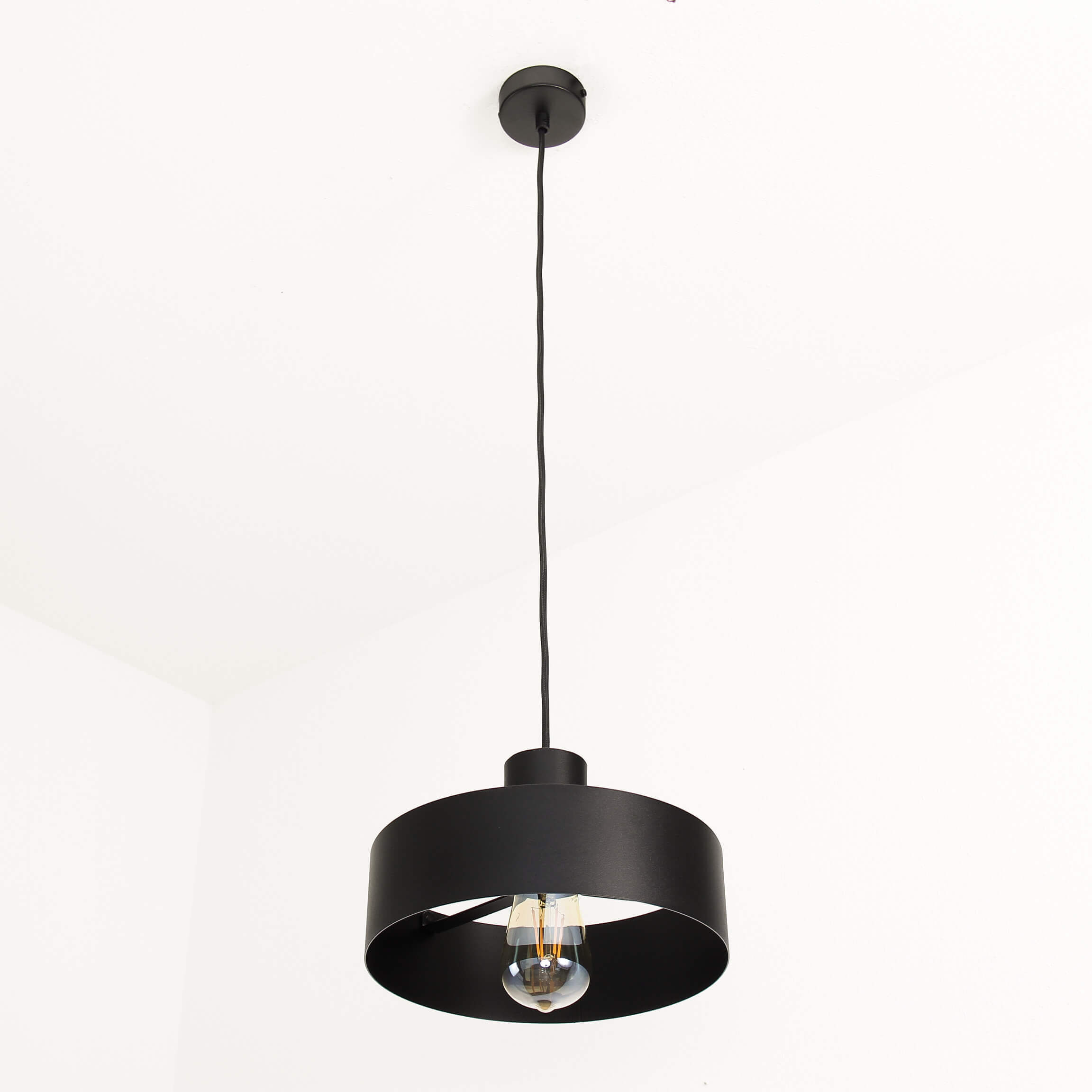 Stilvolle Pendellampe Schwarz Retro Schirmform