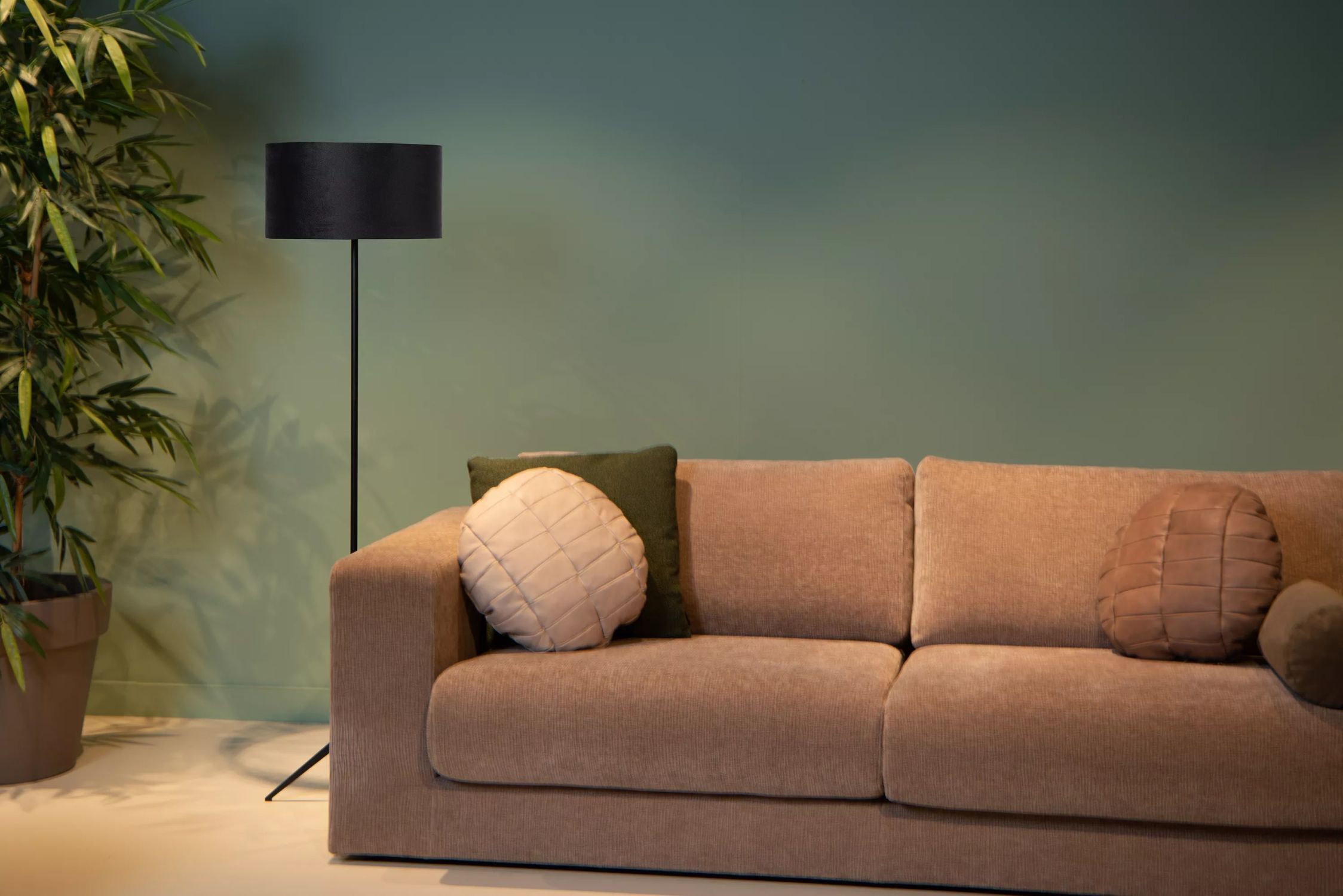 Tripod Stehleuchte Stoff Metall Schwarz E27 147 cm hoch Lampe, Stehlampe, Couch, Mobiliar