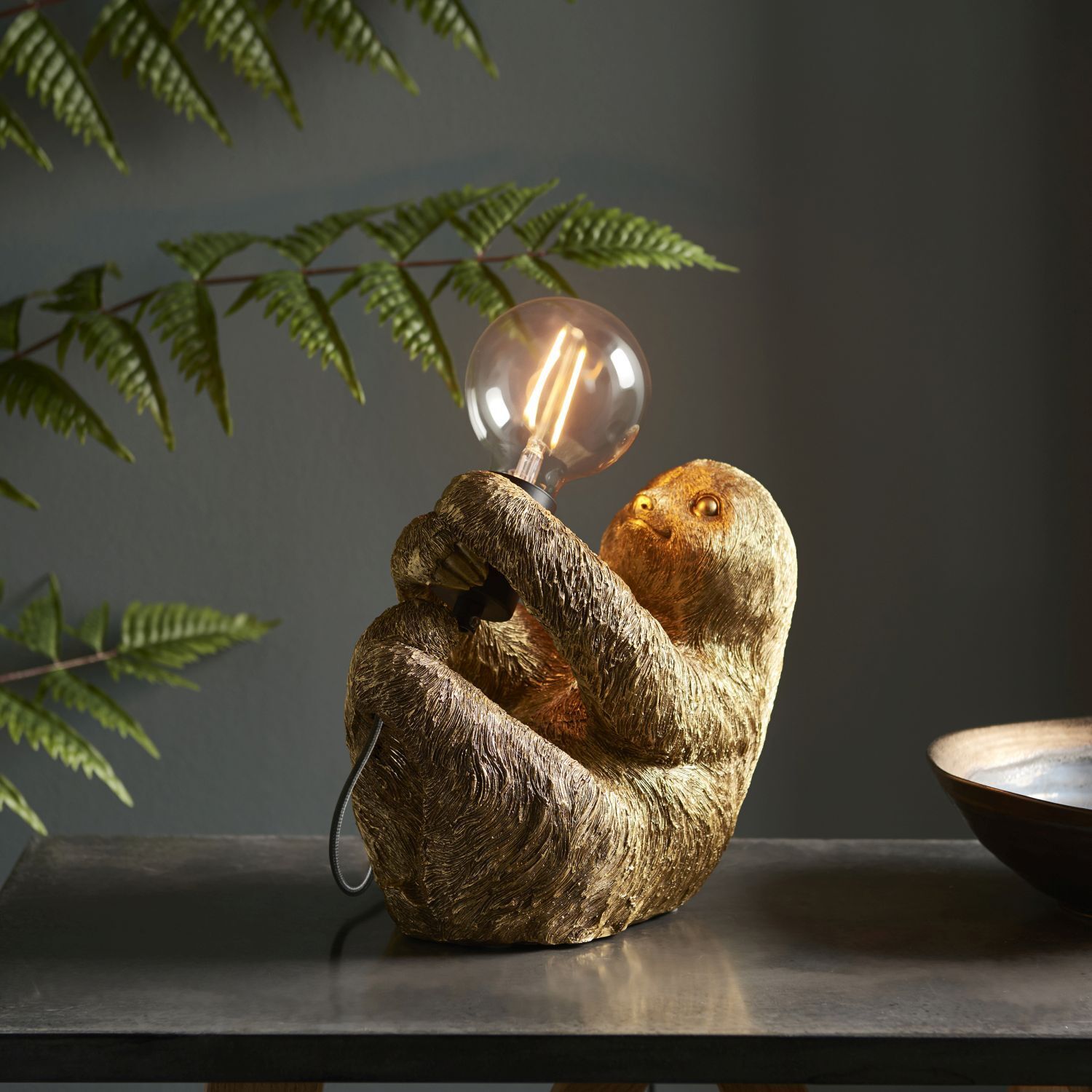 Deko Tischlampe aus Polyresin Metall in Gold antik Faultier