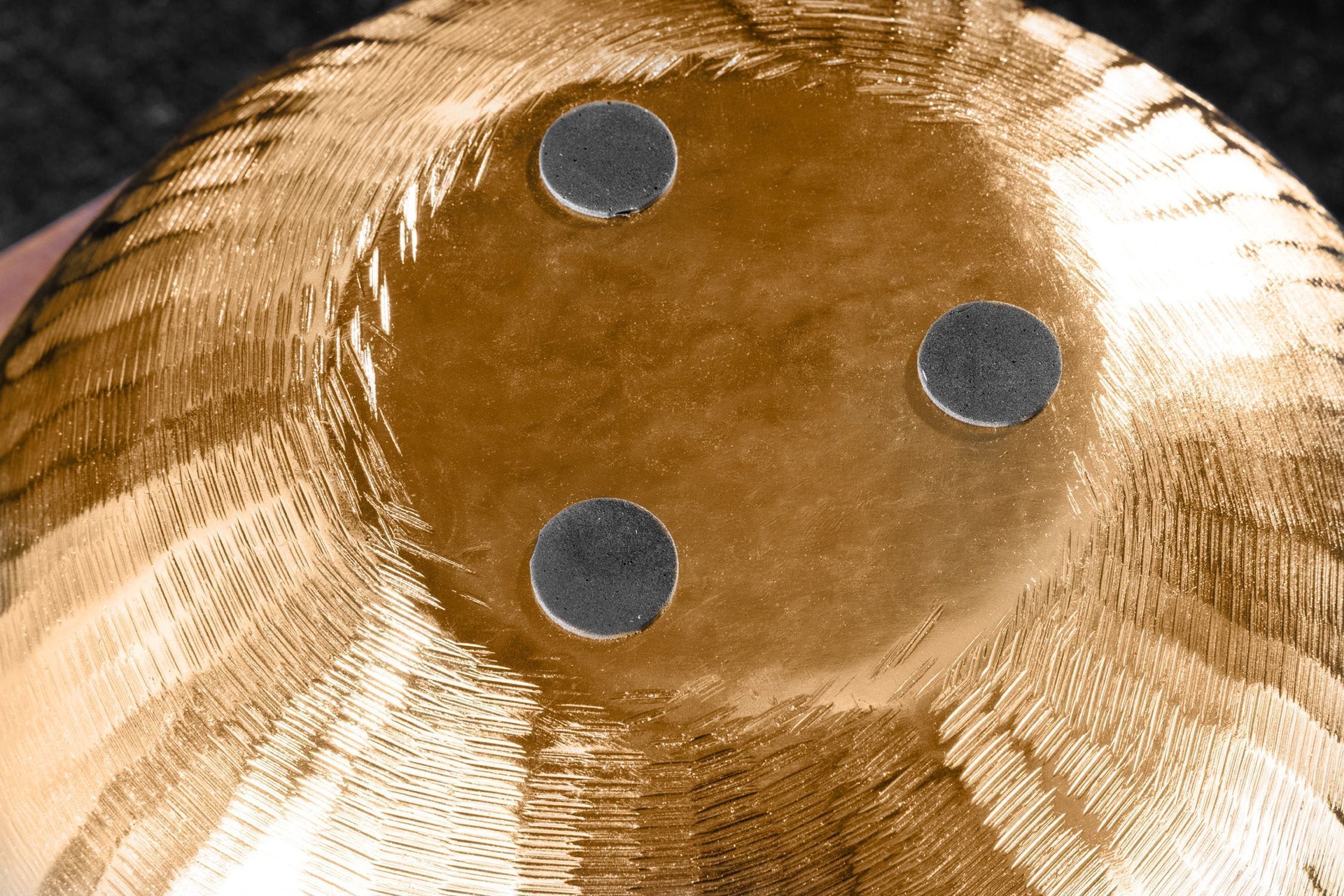 Dekoschale rund Ø 25 cm Hammerschlag in Gold Handarbeit Sphäre, Eishockey-Puck, Eisbahn, Eislaufen, Sport