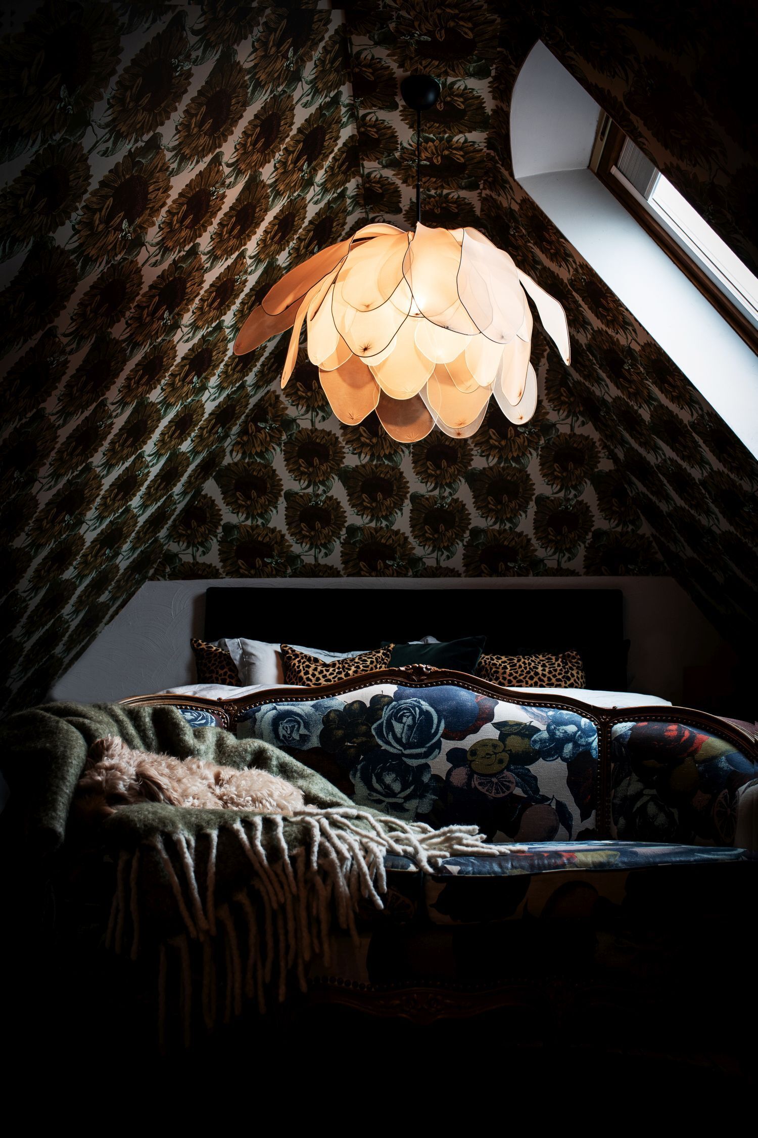 sofa, couch, picnic, throw, lamp