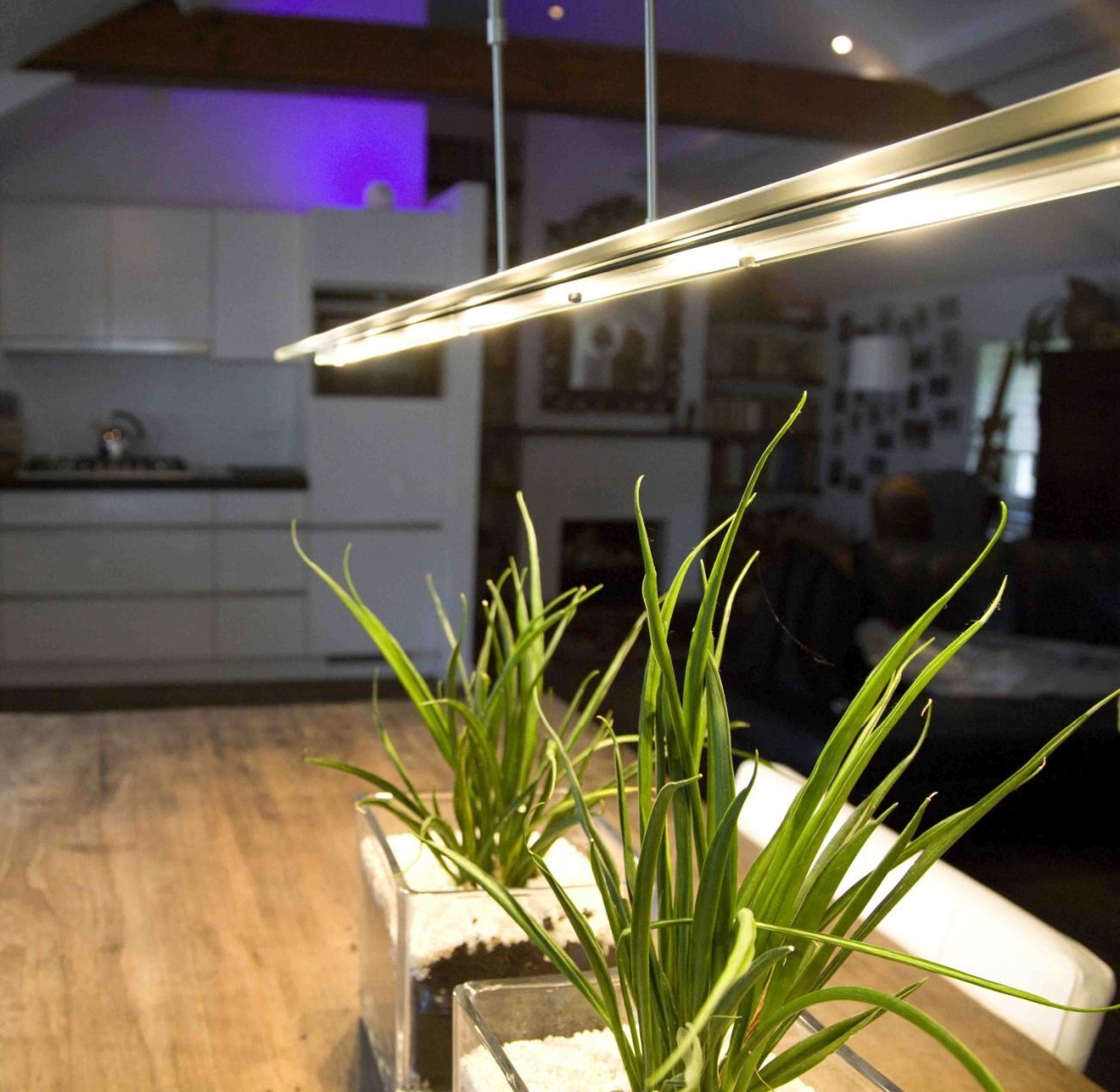 Dimmbare LED Pendelleuchte Glasschirm Nickel matt