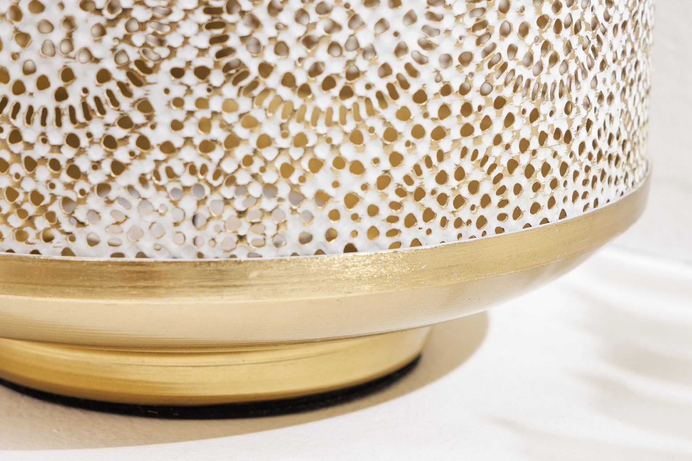 Laterne Eisen Ø 18 cm Weiß Gold Handarbeit REMUS Lampe, Kunst, Porzellan, Töpferei