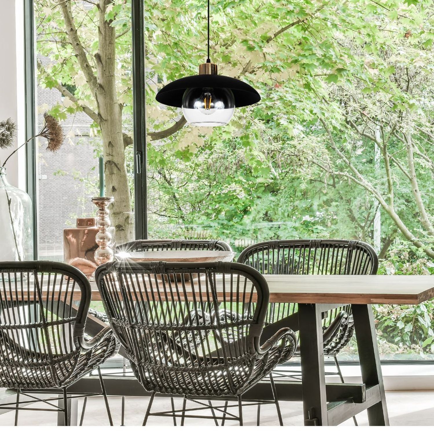 Hängelampe Glas Klar Metall Schwarz Ø30 cm blendarm Esstisch, Holztisch, Gartenstuhl, Metallstuhl, Beleuchtung