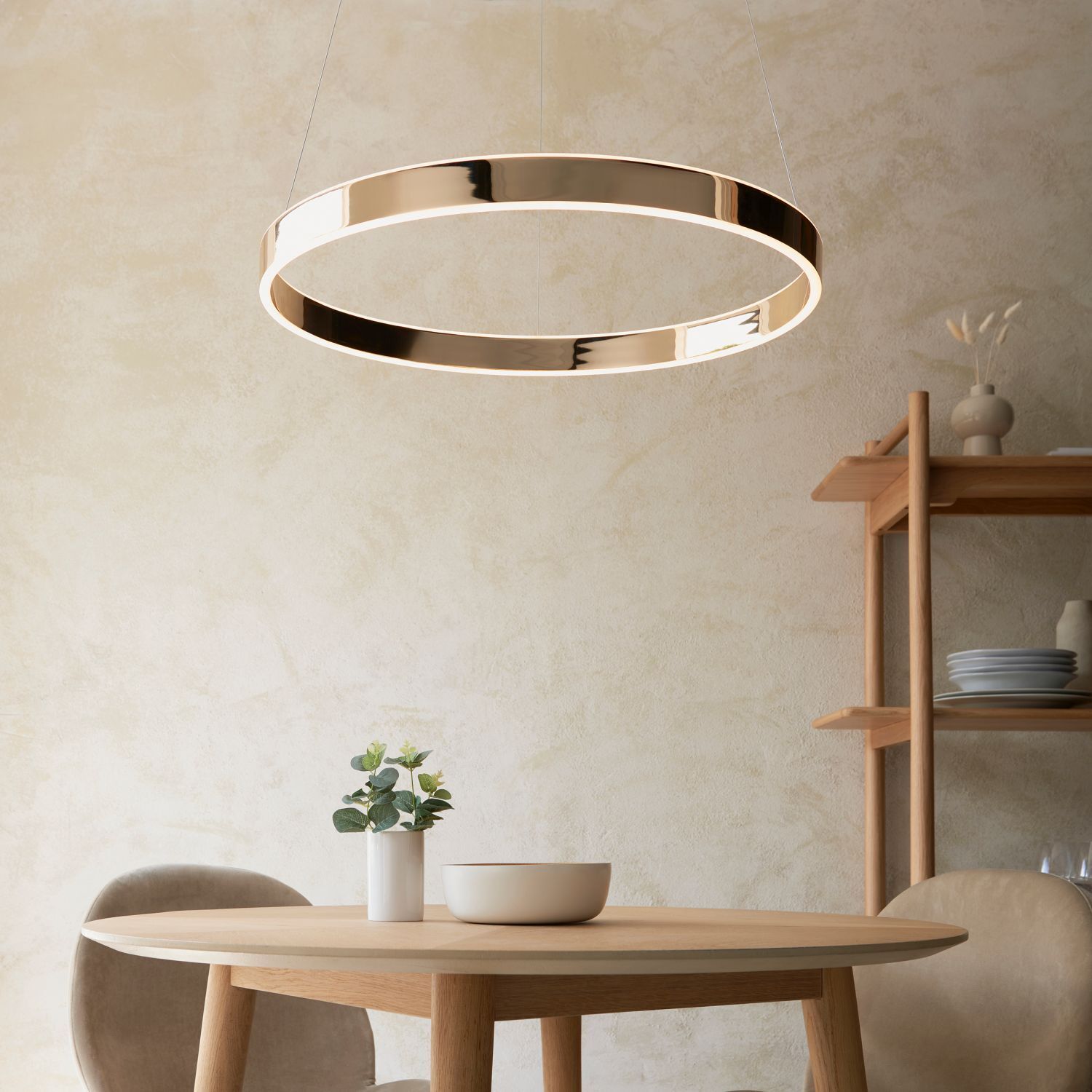 Pflanze, Lampe, Mobiliar, Tabelle, Esstisch