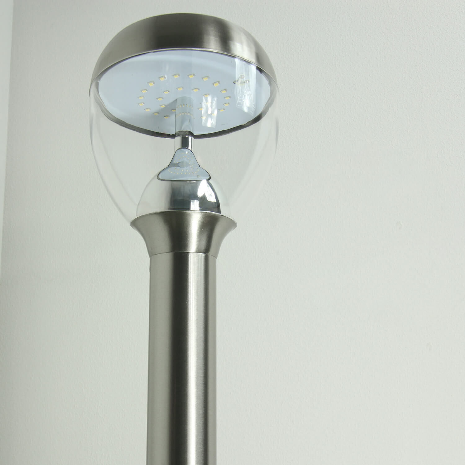 Drinnen, Lampe