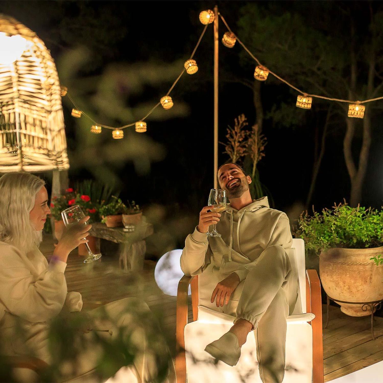 LED Lichterkette Solar 5 m IP44 Jute Seegras 2700 K Outdoor Erwachsener, Weiblich, Person, Frau, Topfpflanze