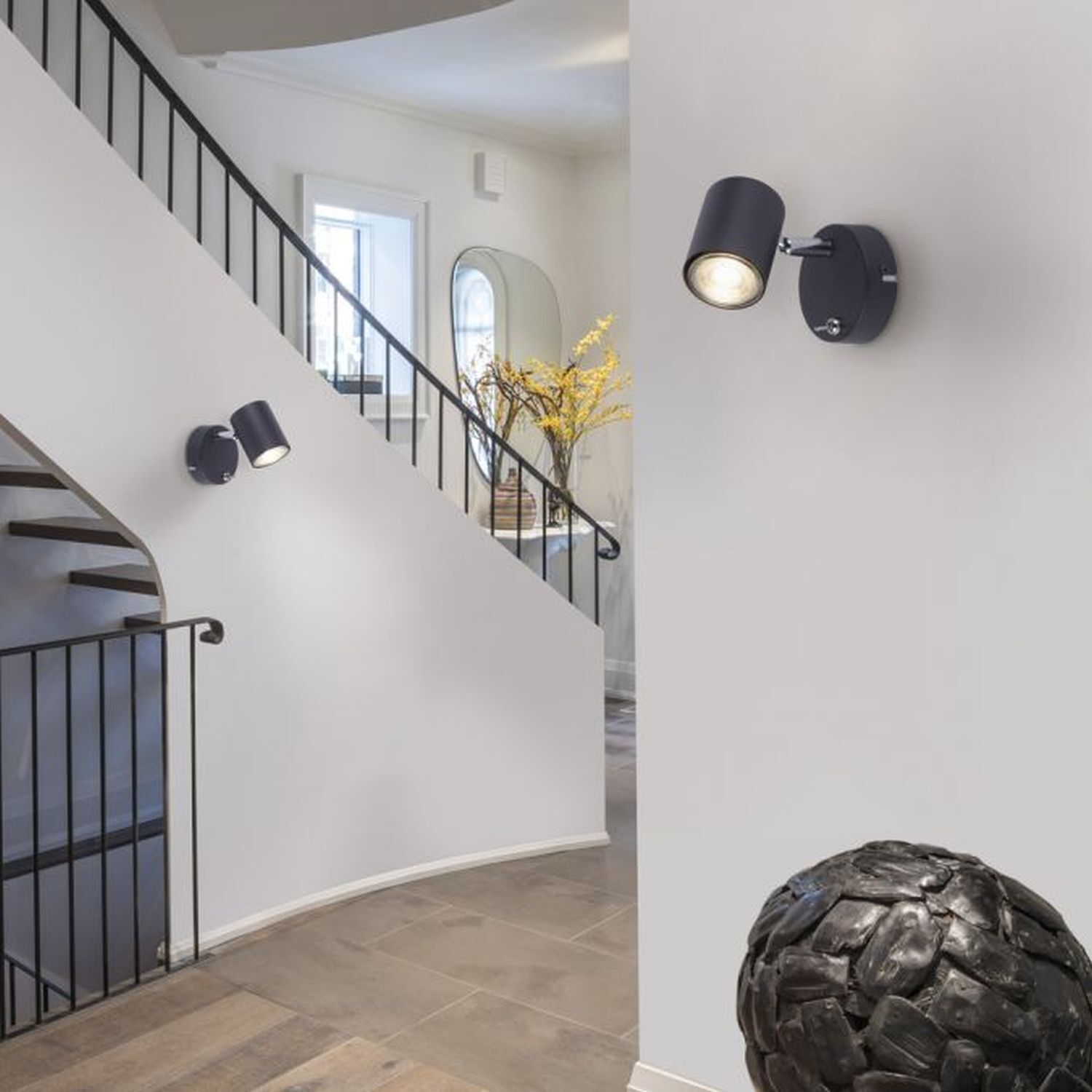 Beweglicher Wandstrahler Schwarz Schalter GU10 T:12 cm Drinnen, Gebäude, Foyer, Wohnen, Treppe
