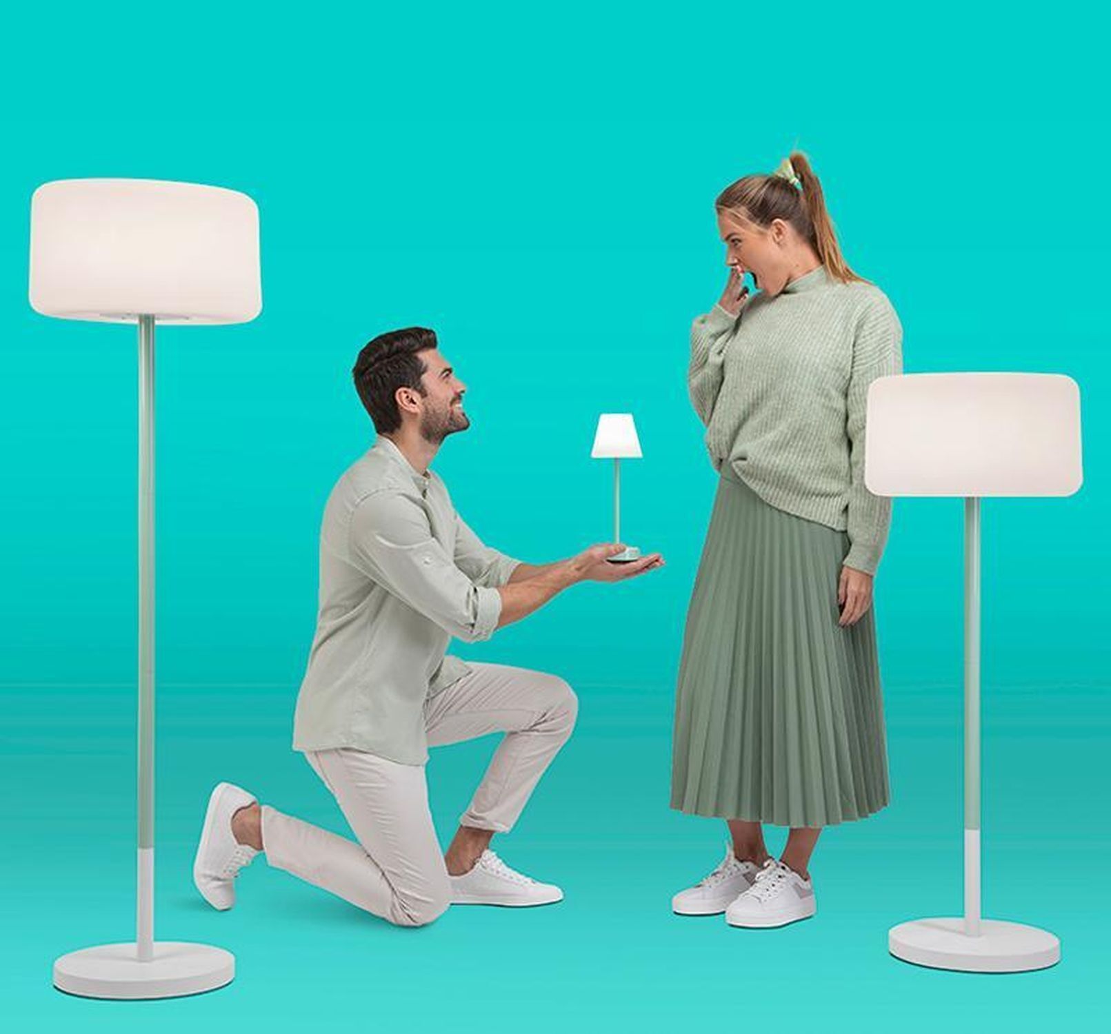 LED Stehlampe außen Solar Farbwechsel Dimmer 155 cm dimmbar Lampe, Erwachsener, Weiblich, Person, Frau