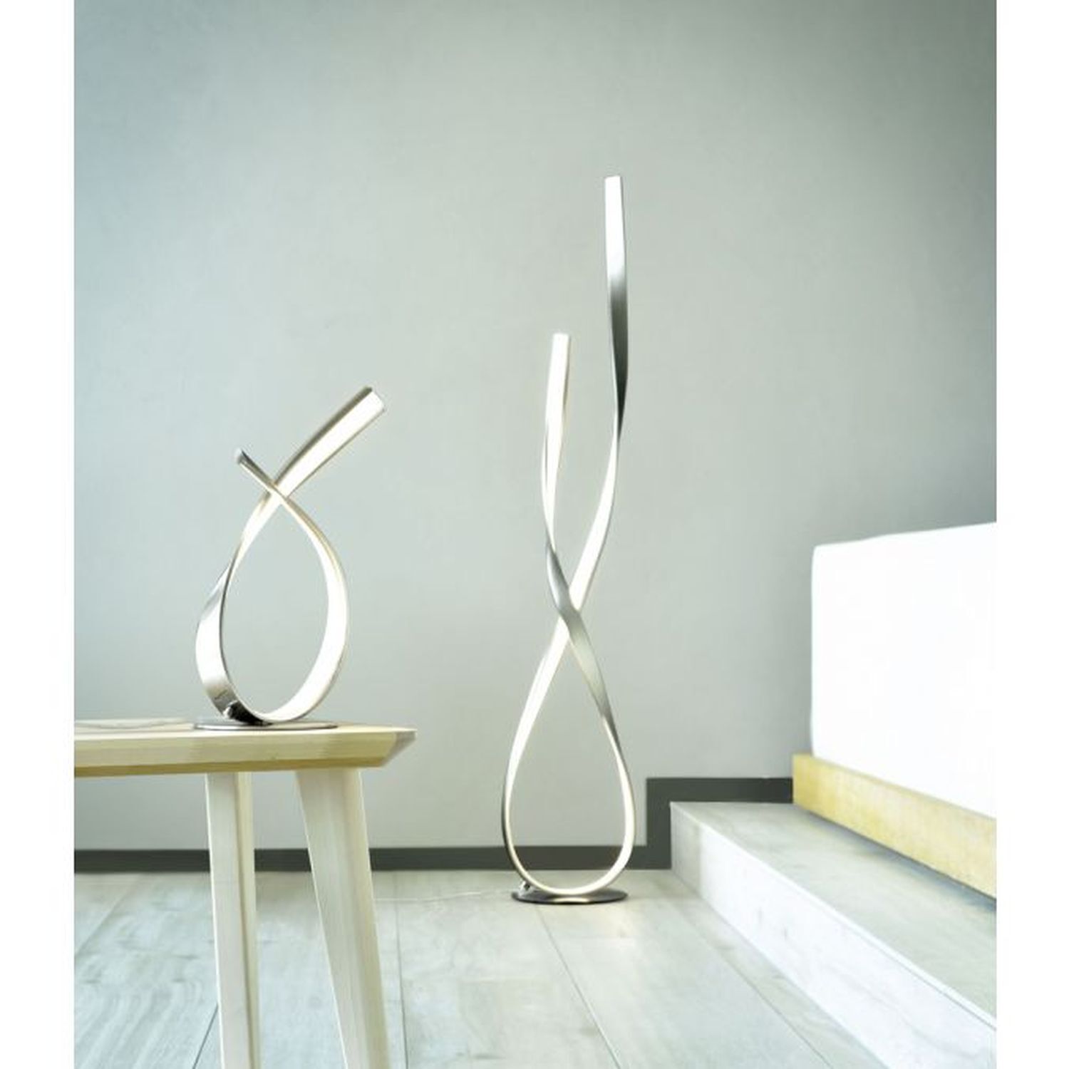 Stilvolle LED Tischlampe in Stahl 3000 K 11 W dimmbar Lampe, Mobiliar, Drinnen, Innenarchitektur