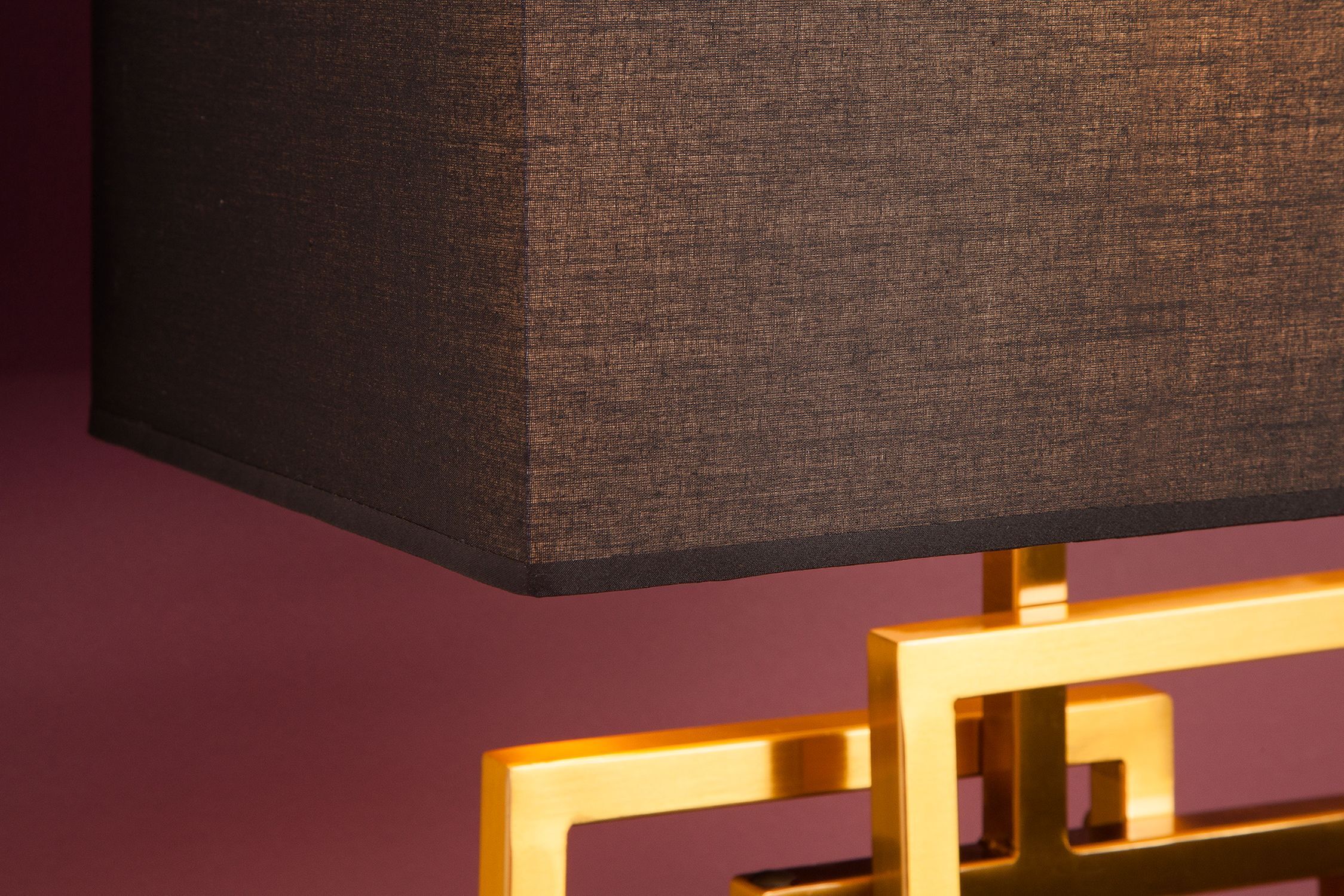 Wohnliche Tischleuchte Schwarz Gold Stoff blendarm E27