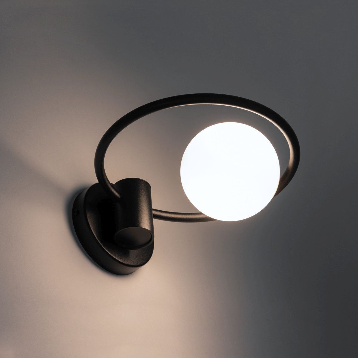 Runde Wandleuchte Glas Kugel Metall Schwarz Ø12 cm G9