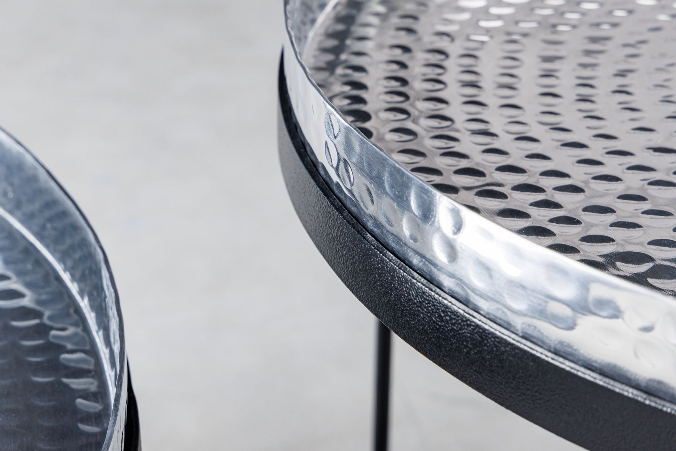 Couchtisch 2er Set mit Tablett in Silber Schwarz Handarbeit
