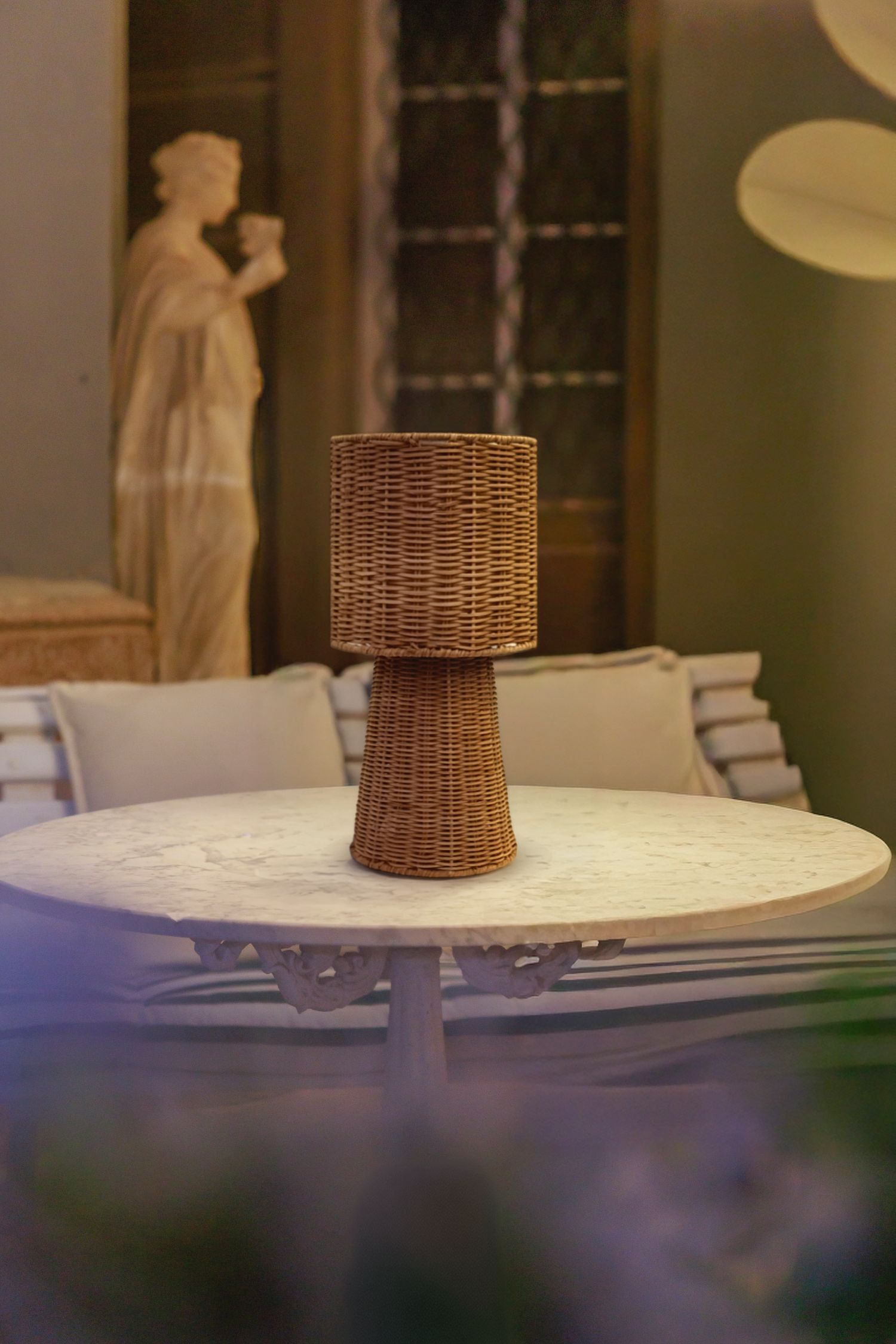 Korbschale, Lampenfuß, Tabletttisch, Rattan, Deko-Objekt