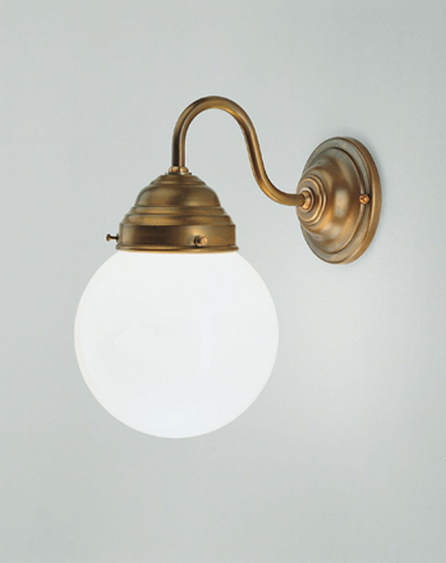 Jugendstil Wandlampe Glaskugel Messing E27 T:22 cm