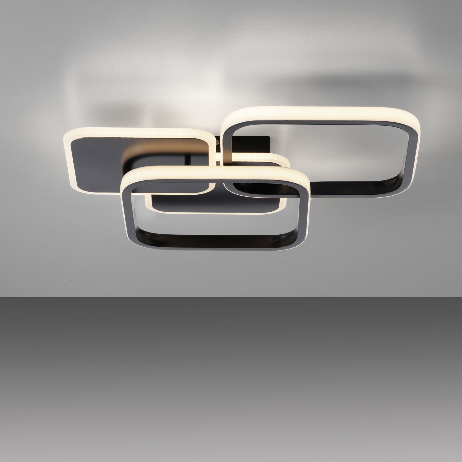 Schwarze LED Deckenlampe Metall 3000 K 4700 lm stilvoll